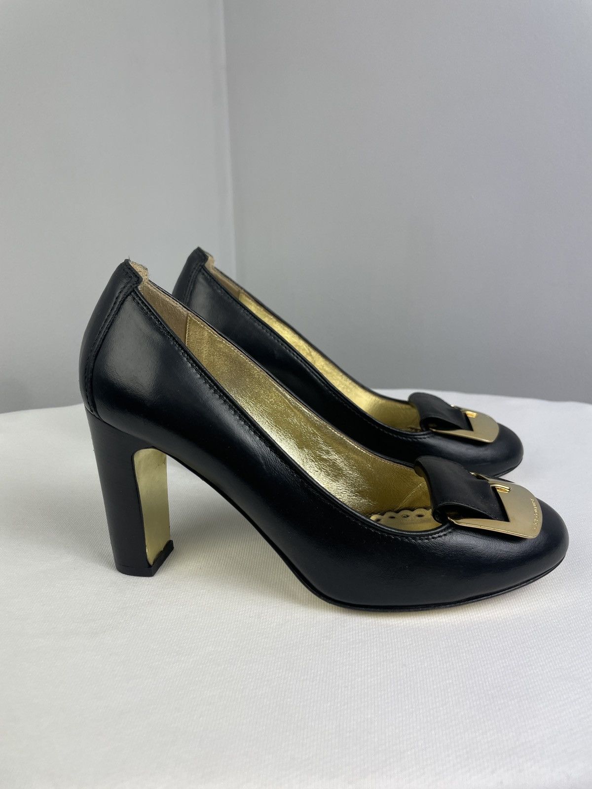 Juicy Couture Juicy Couture Made in Italy Black Leather Gold Buckle Pumps Size US 9 / IT 39 - 3 Thumbnail