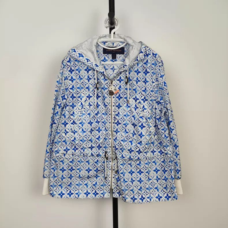 Louis Vuitton Louis Vuitton Full logo sunscreen jacket Size XXS / US 00 / IT 34 - 1 Thumbnail