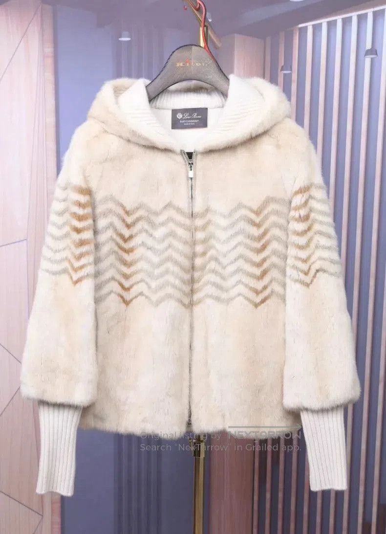 Loro Piana Loro Piana Women's Hooded Fur Coat. Size US S / EU 44-46 / 1 - 1 Thumbnail