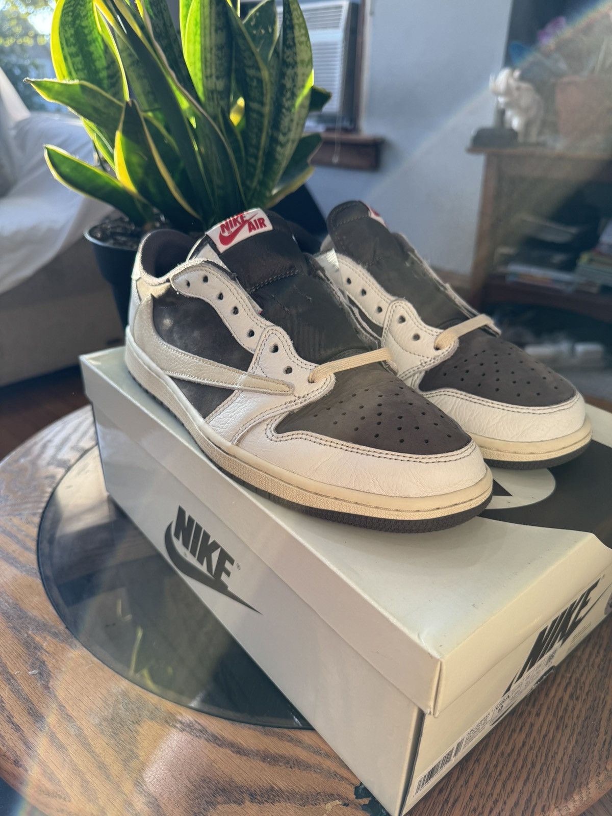 Jordan Brand × Travis Scott Travis Scott Jordan 1 Reverse Mocha low Size US 9 / EU 42 - 2 Thumbnail