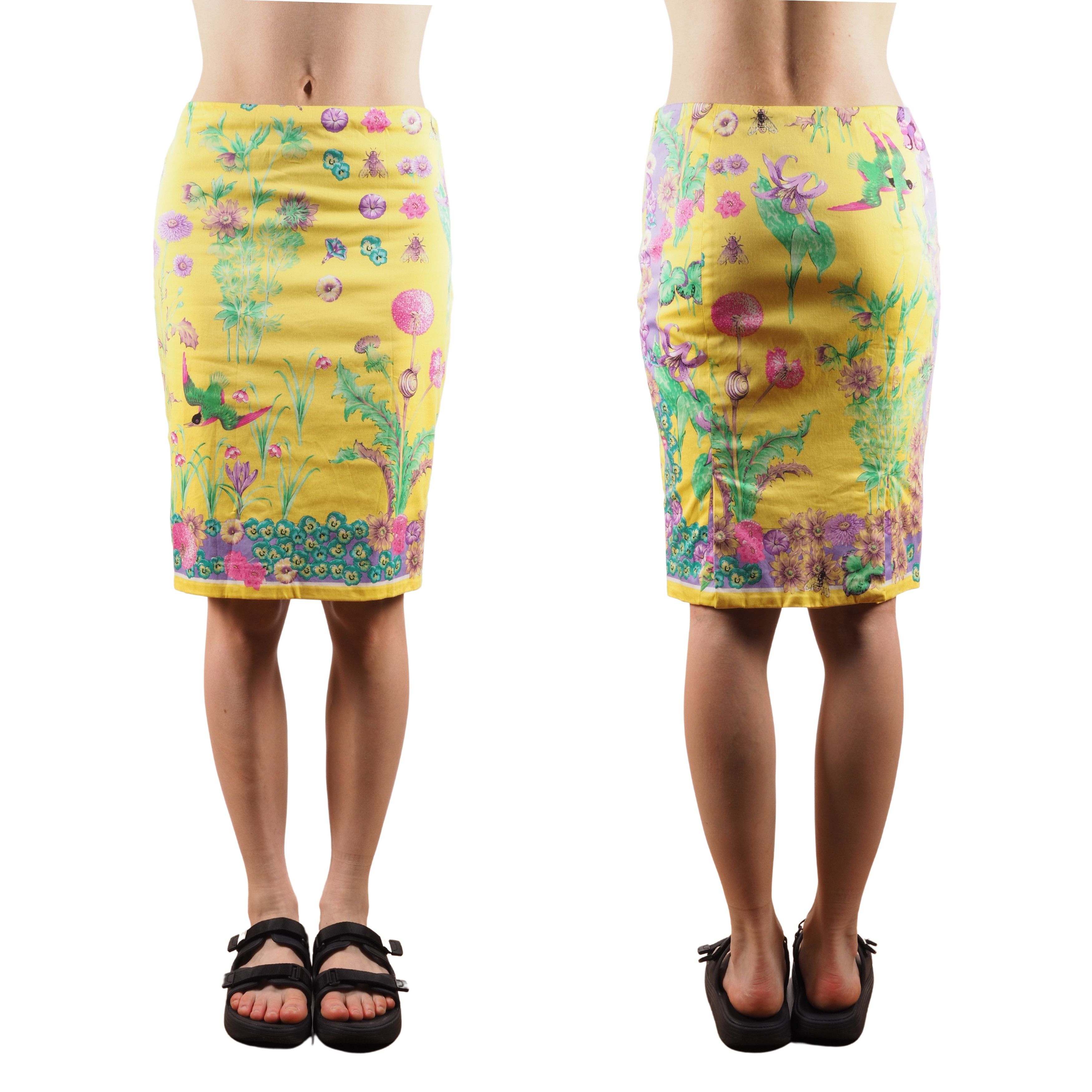 Versace Gianni Versace 90s Yellow Floral Garden Print Pencil Skirt Size 26" / US 2 / IT 38 - 4 Thumbnail