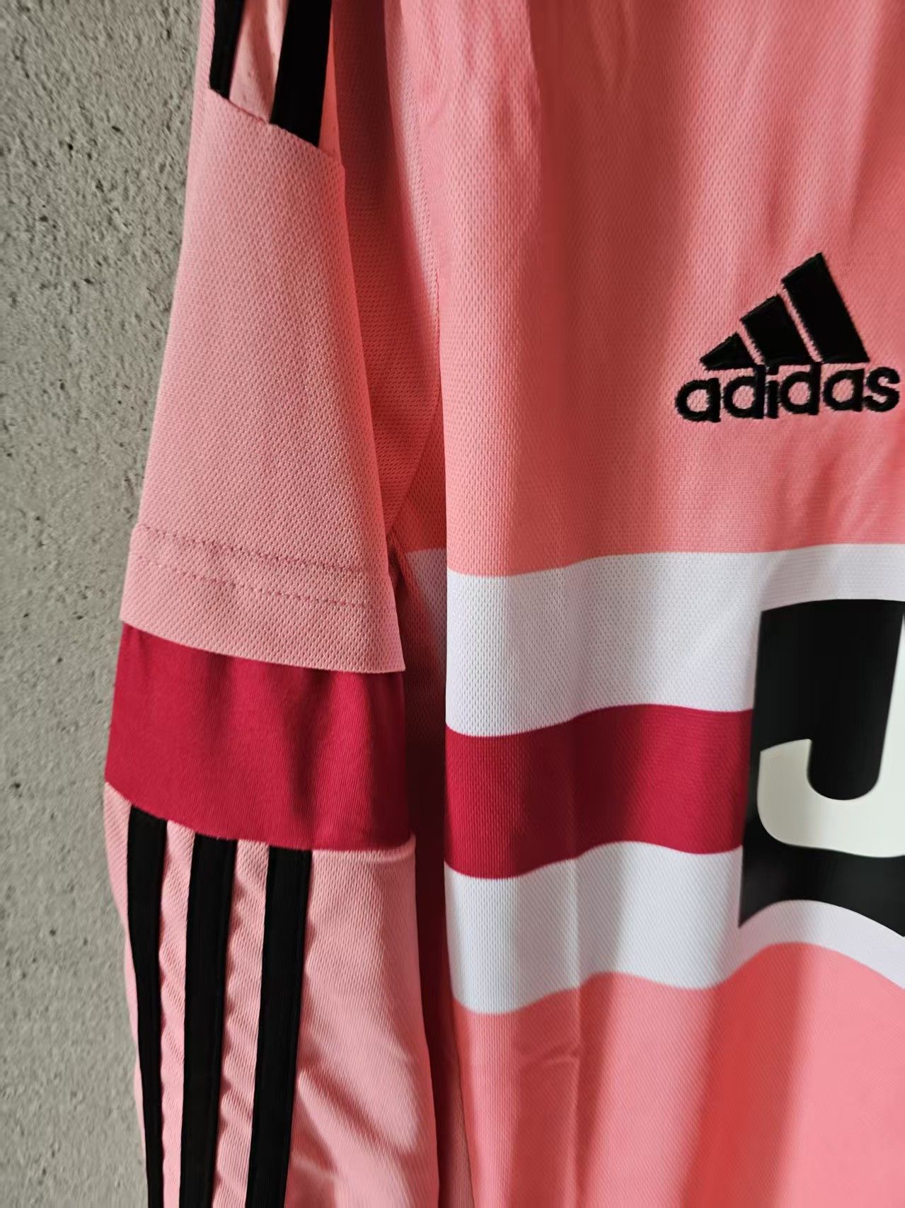 Other 2015 2016 Juventus Jersey Pink Size US S / EU 44-46 / 1 - 4 Thumbnail