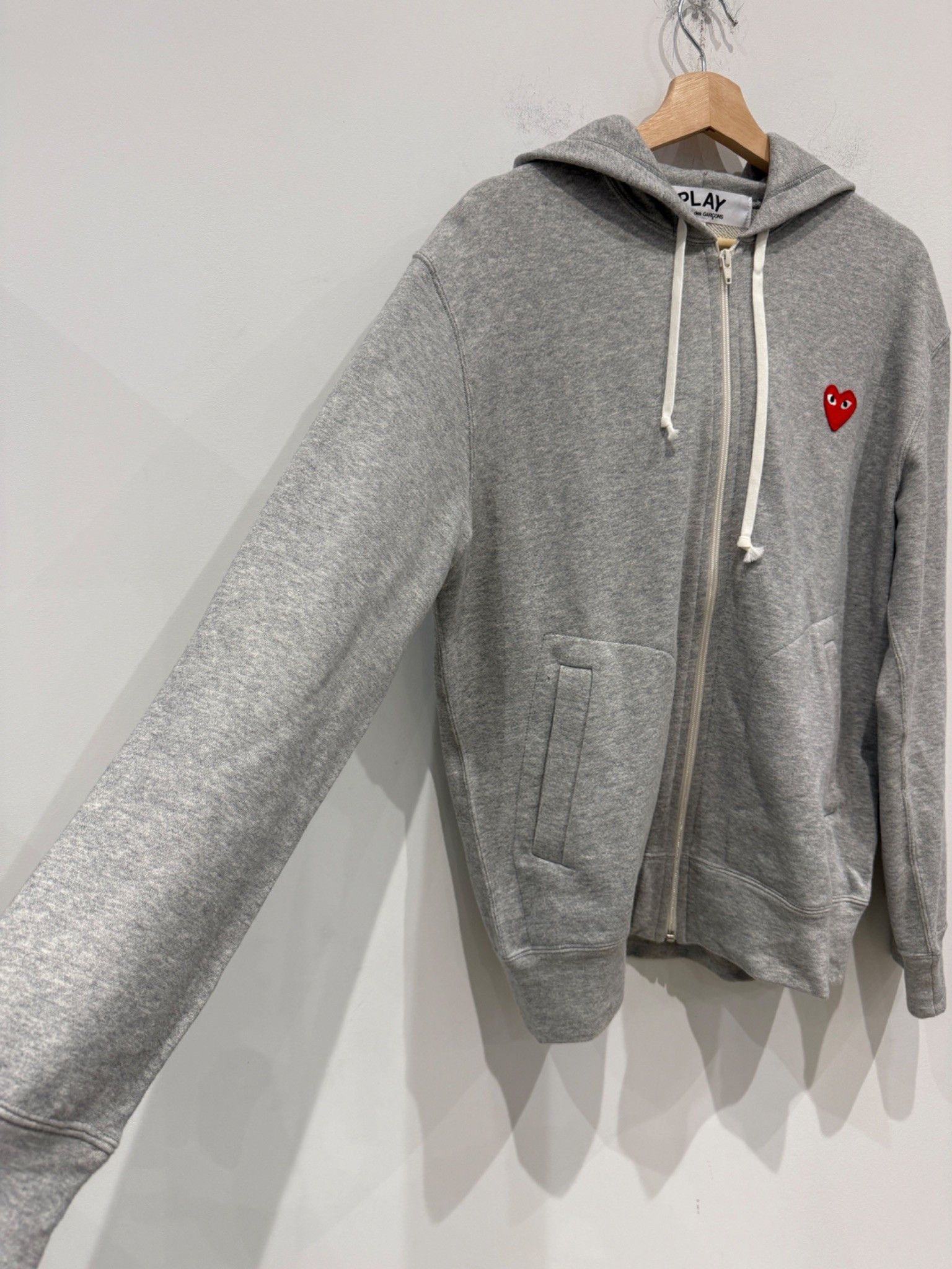 CDG by Comme des Garcons Comme Des Garcons PLAY Heart Zip-Up Hoodie With Back Logo Size US L / EU 52-54 / 3 - 4 Thumbnail