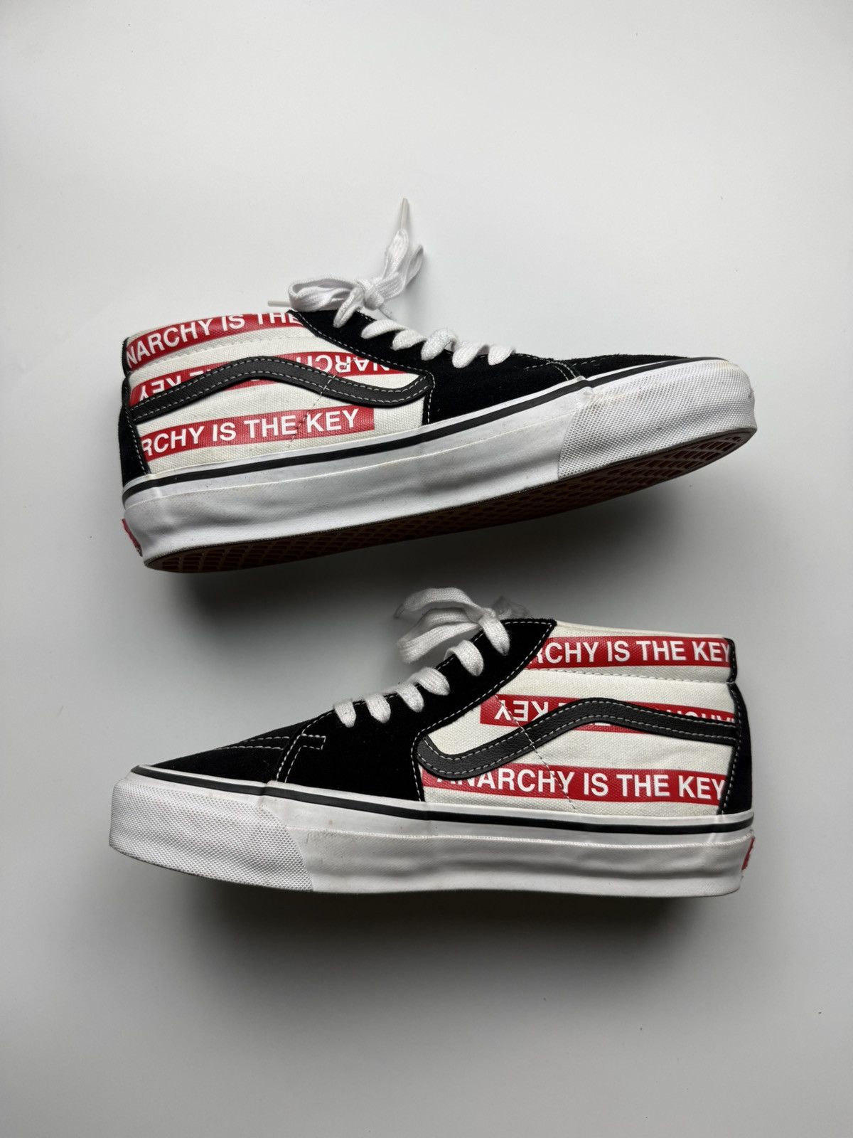 Undercover × Vans Vans x Undercover OTW Sk8 - Mid 83 “Anarchy is the Key” Size US 9 / EU 42 - 3 Thumbnail