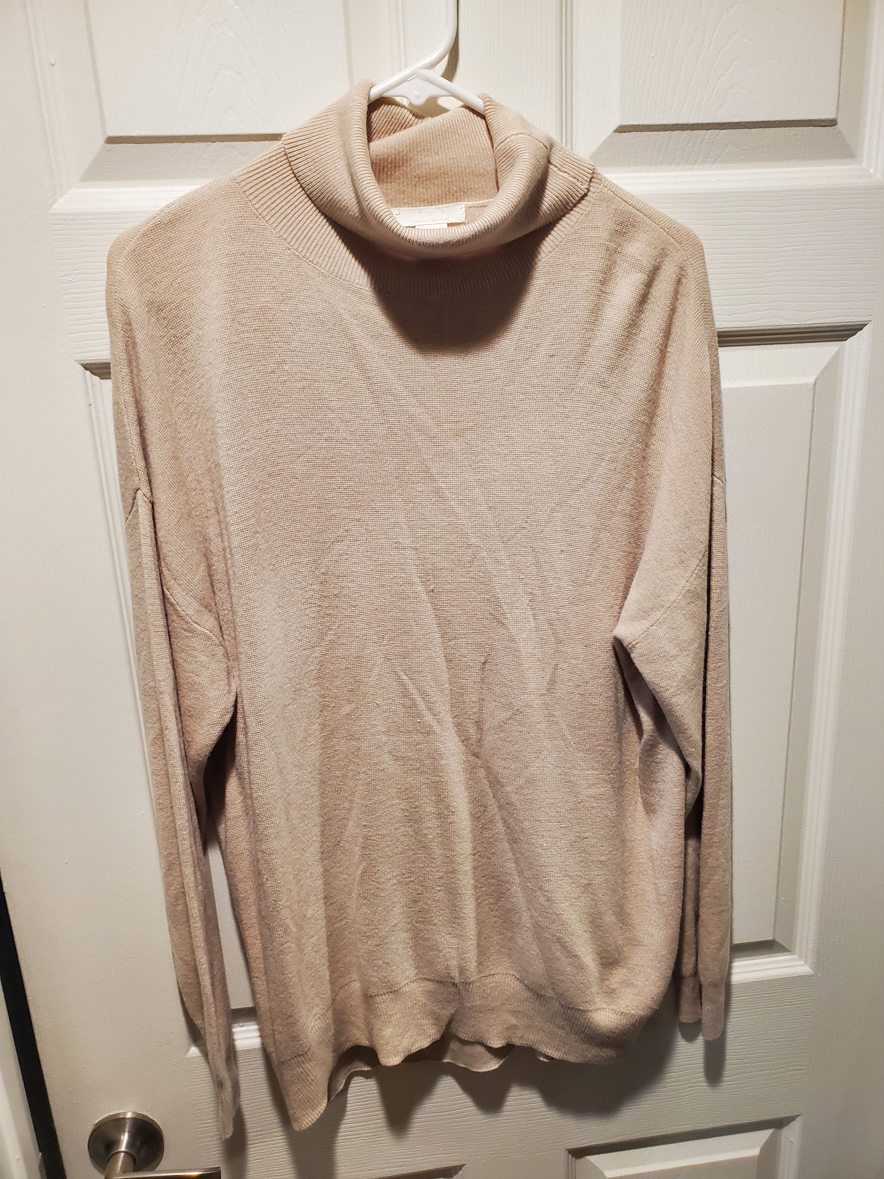 H&M Men's soft cream turtleneck sweater-size S Size US S / EU 44-46 / 1 - 5 Thumbnail