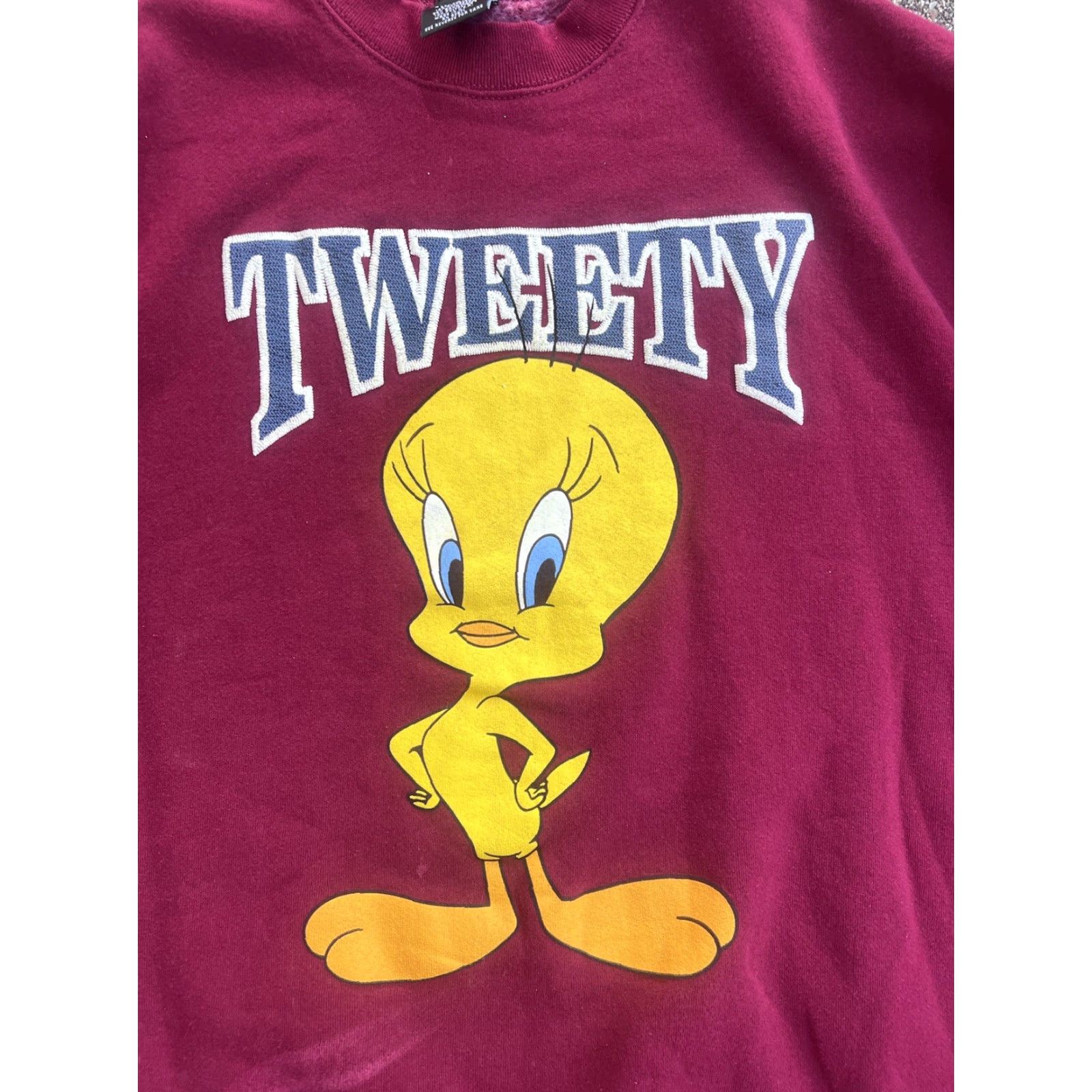 Vintage VINTAGE Warner Bros Tweety Bird Sweatshirt L Red Pullover Large Graphic Print 1996 Mens Sweatshirt Size US L / EU 52-54 / 3 - 5 Thumbnail