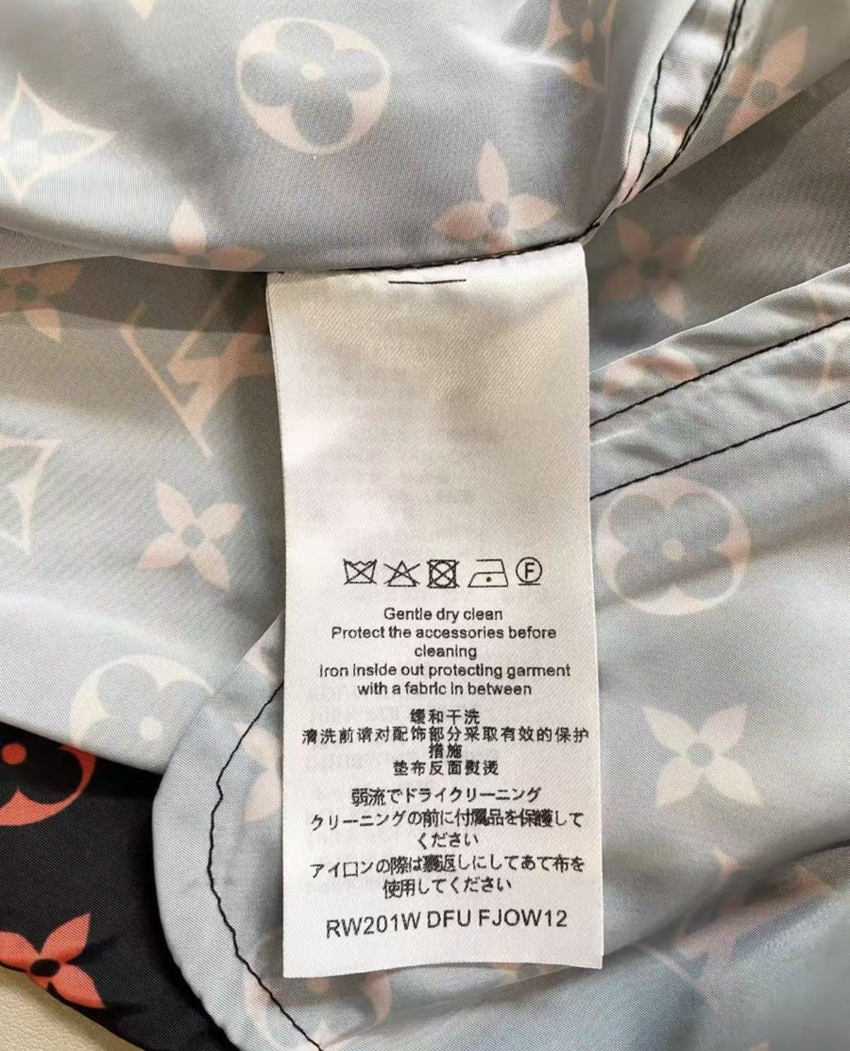 Louis Vuitton Louis Vuitton Black & Red Monogram Hooded Jacket J33 Size XS / US 0-2 / IT 36-38 - 7 Thumbnail