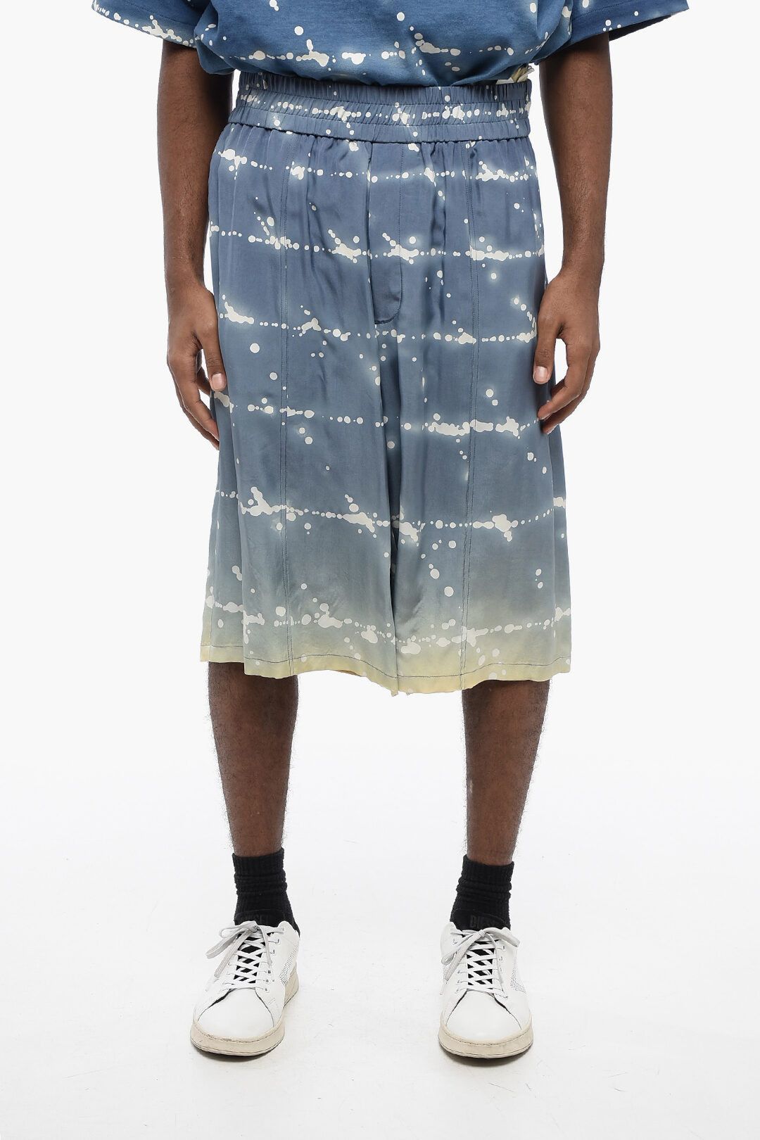 Jil Sander og1mm0625 Printed Viscose Short in Light Blue Size US 32 / EU 48 - 1 Thumbnail