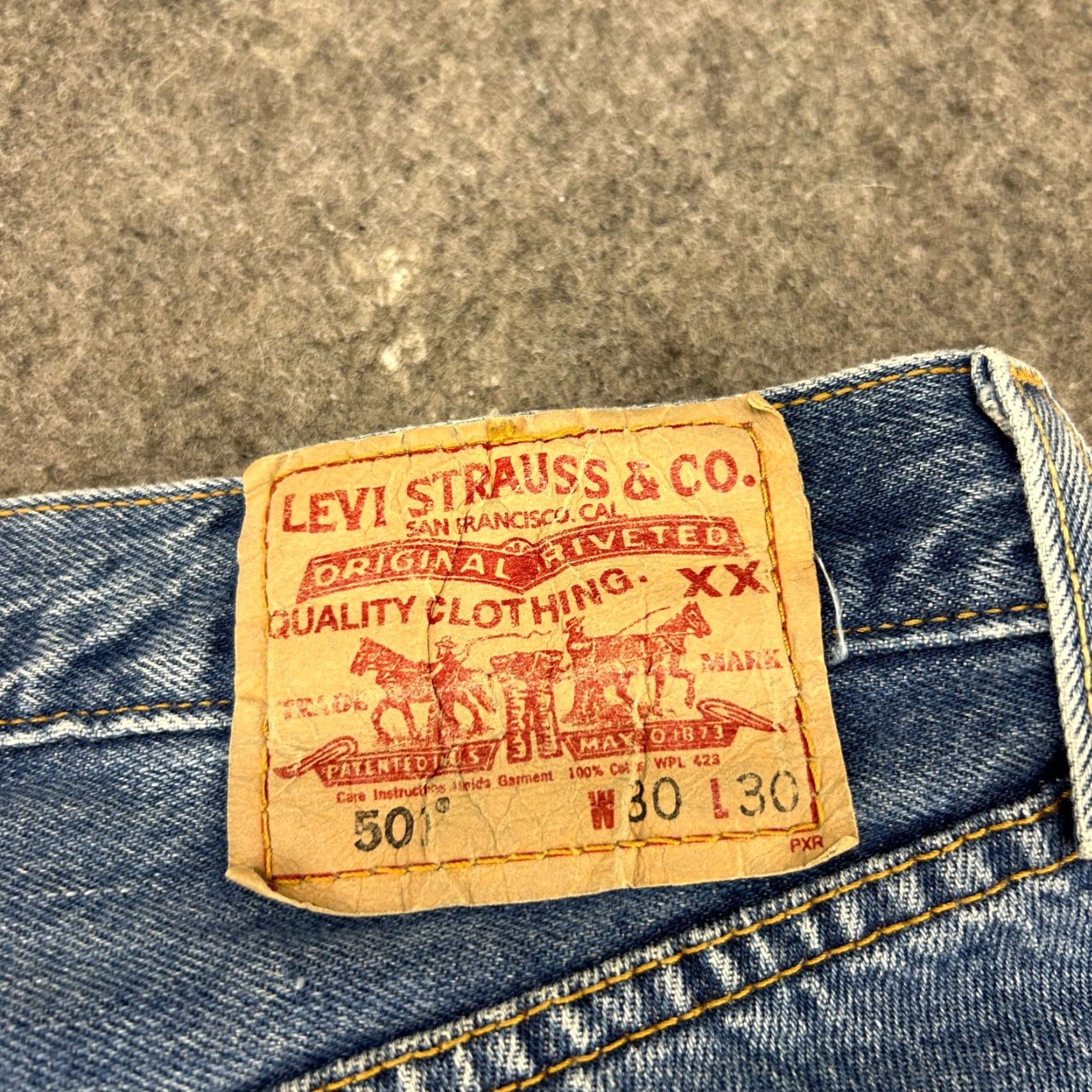 Levi's VINTAGE Levi's 501 Jeans Mens 30x30 Blue Regular Straight Medium Wash 2000s Y2K Size US 30 / EU 46 - 5 Thumbnail