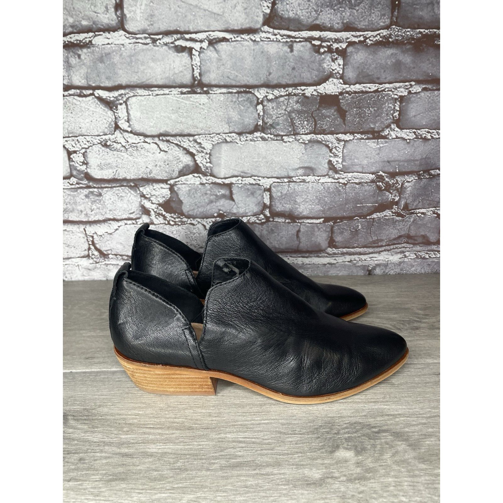 Frye Frye and Co. Rubie Black Leather Slip On V Cut Out Sides Hee Size US 7.5 / IT 37.5 - 16 Thumbnail