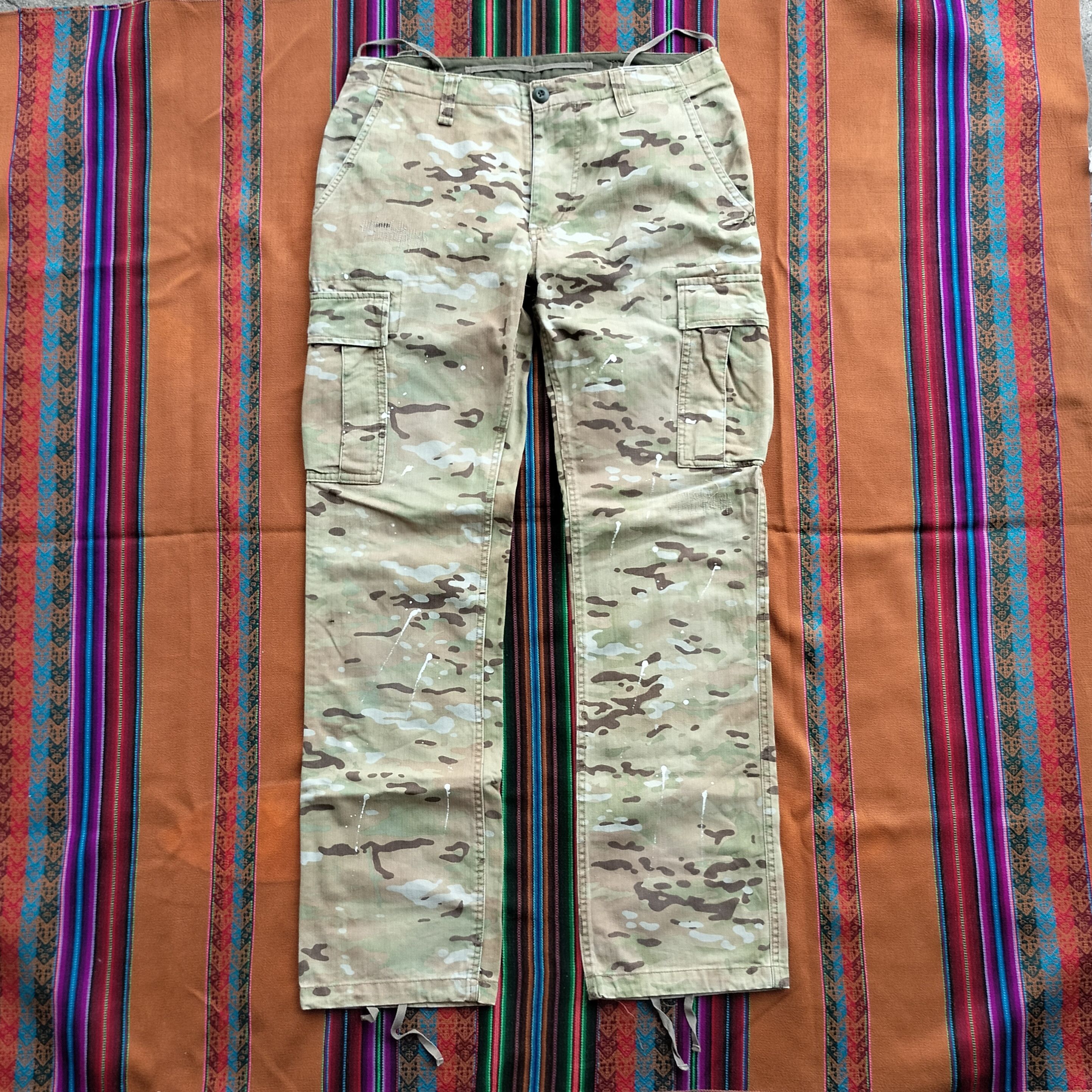 Sohpnet. splash paint stitching digital camou cargo pants