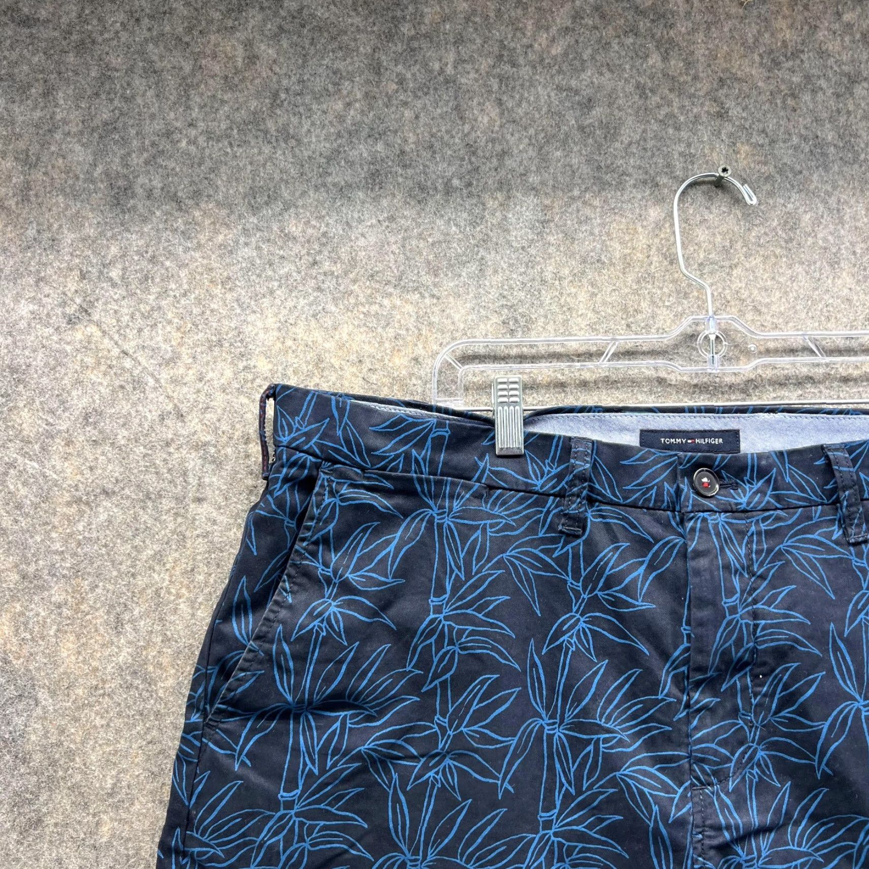 Tommy Hilfiger Tommy Hilfiger Shorts Men 38 Adult Blue Navy Chino Flat Front Casual Ballpark/Travel Pattern: Solid Repeat Size US 38 / EU 54 - 3 Thumbnail