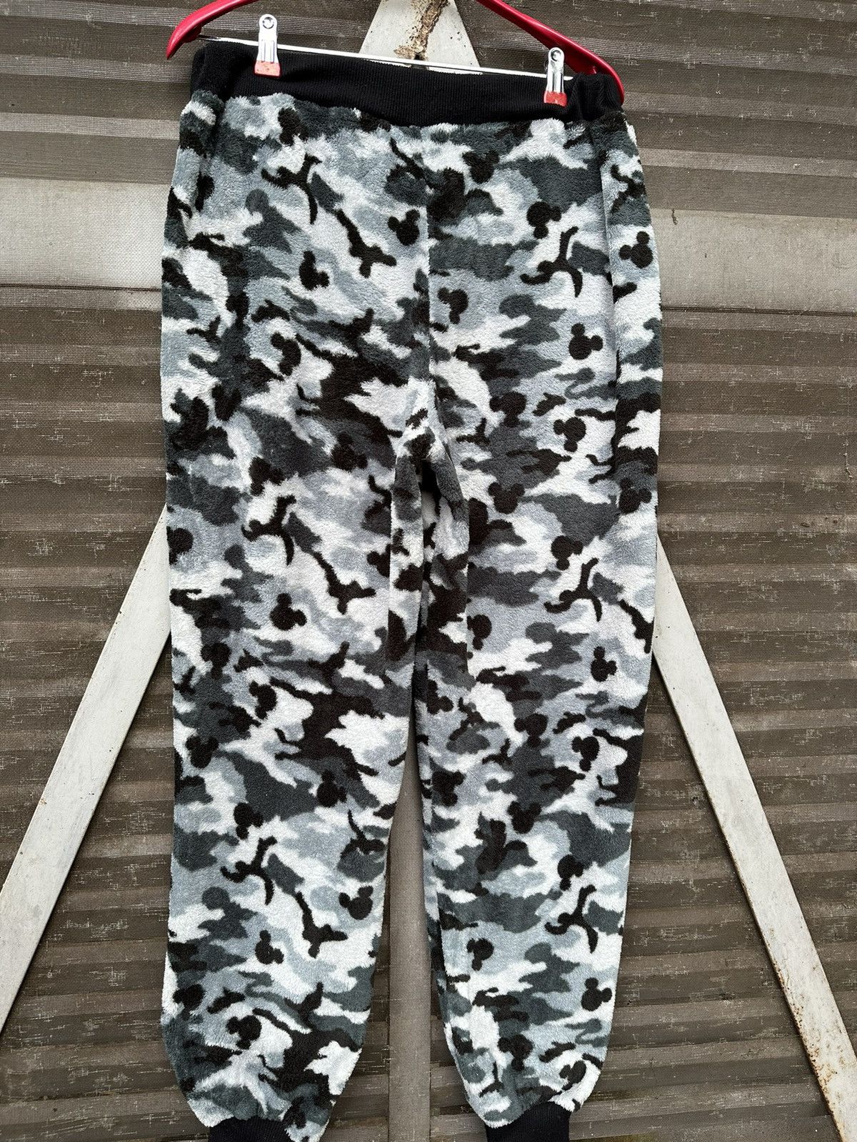 Disney 🐭Disney Mickey Mouse Fleece Camo Jogger Pants Size US 30 / EU 46 - 10 Thumbnail