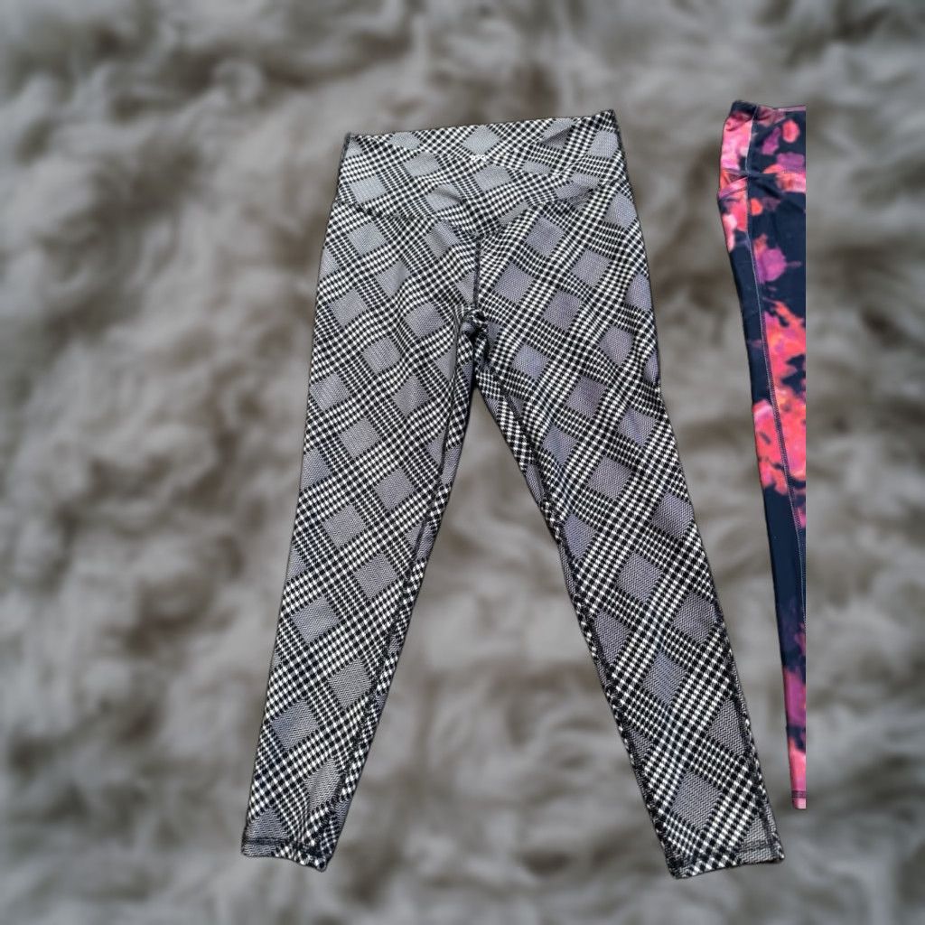 DSG Women's Leggings Size L Multicolor Cropped - Lot Of 2 - Regular - Women - Leggings - Color Multicolor - Cropped - L - Womens