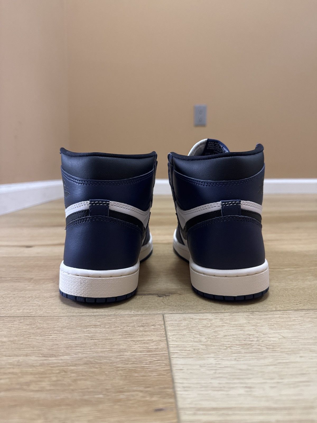 Jordan Brand 🏀 Nike Air Jordan 1 “Midnight Navy” Men’s Sz 6 – BNIB Size US 6 / EU 39 - 3 Thumbnail