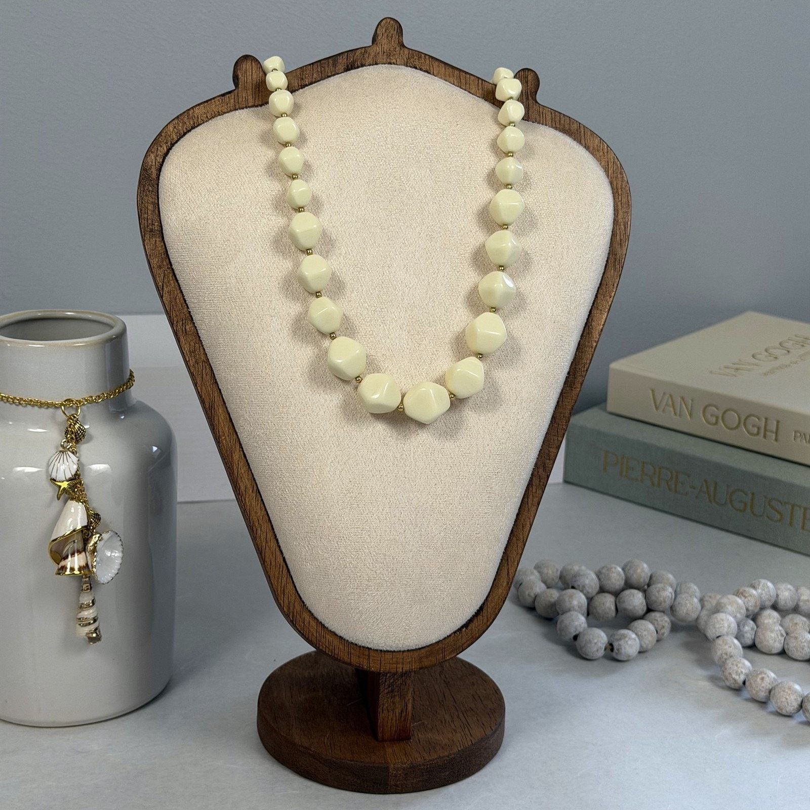 Vintage VTG Avon Nugget Necklace 24" Chunky Cream Graduated Beads Size ONE SIZE - 1 Thumbnail