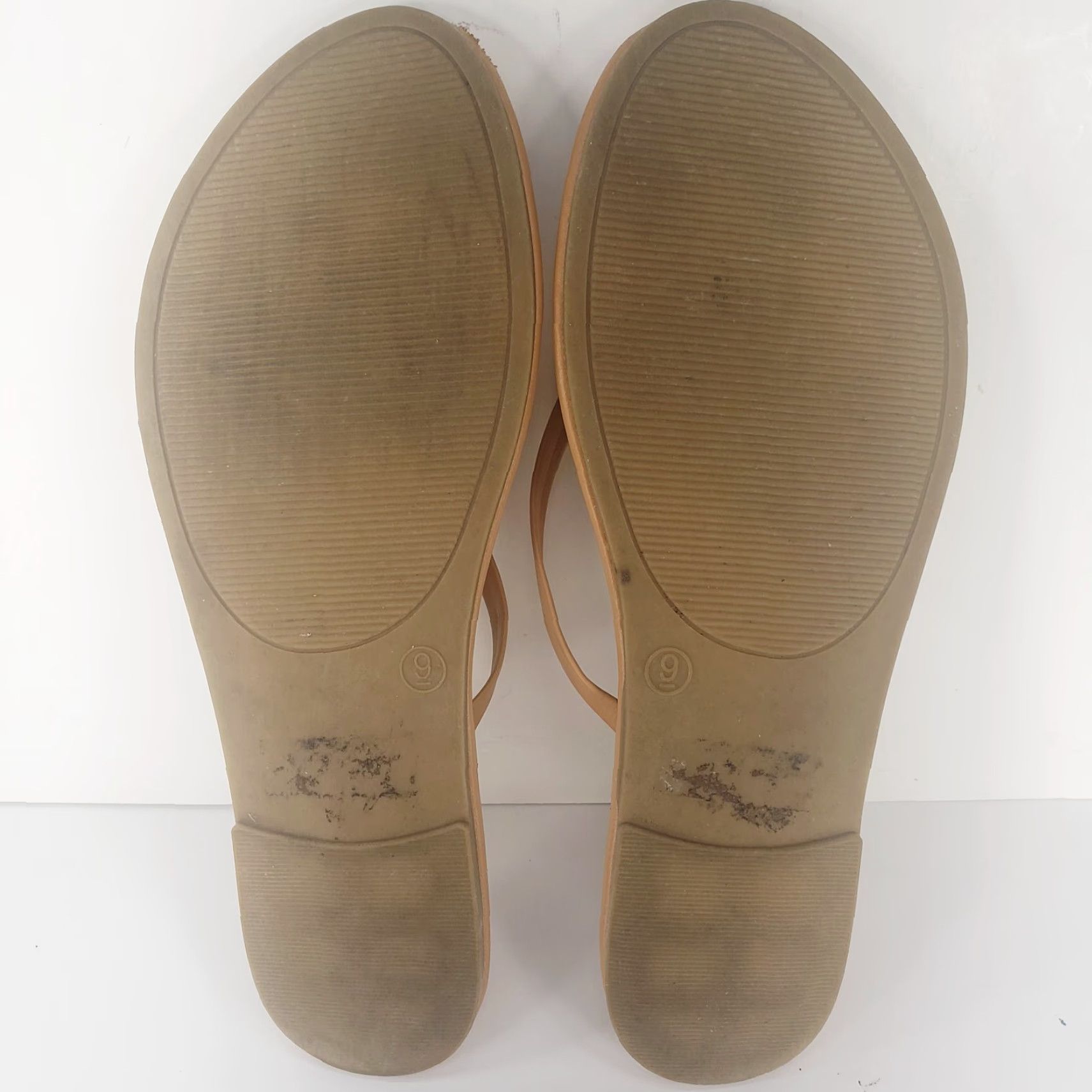 Cynthia Rowley Cynthia Rowley Tan Flat Sandal Women Size 9 Thong Strap Slip On Minimal Design Casual Summer Size US 9 / IT 39 - 6 Thumbnail