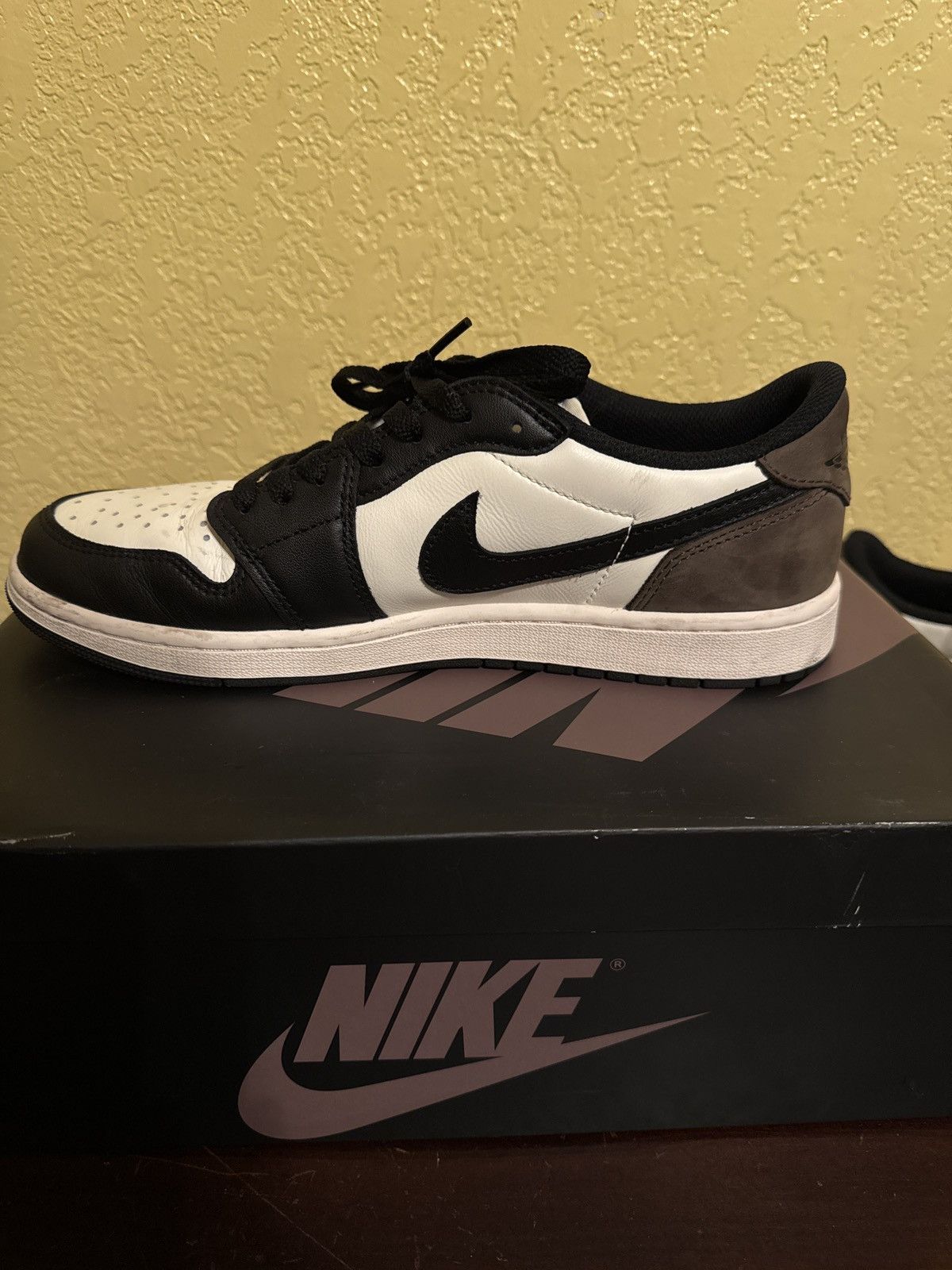 Nike Jordan 1 Retro Low OG Size US 10 / EU 43 - 5 Thumbnail