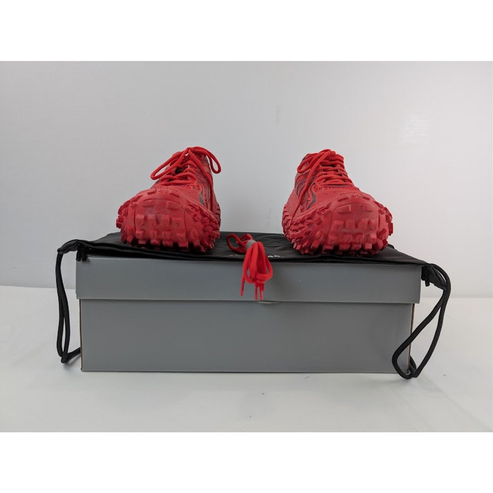 Balenciaga o1rshd1 Bouncer / Defender Sneaker in Red / Black Size US 11 / EU 44 - 17 Thumbnail