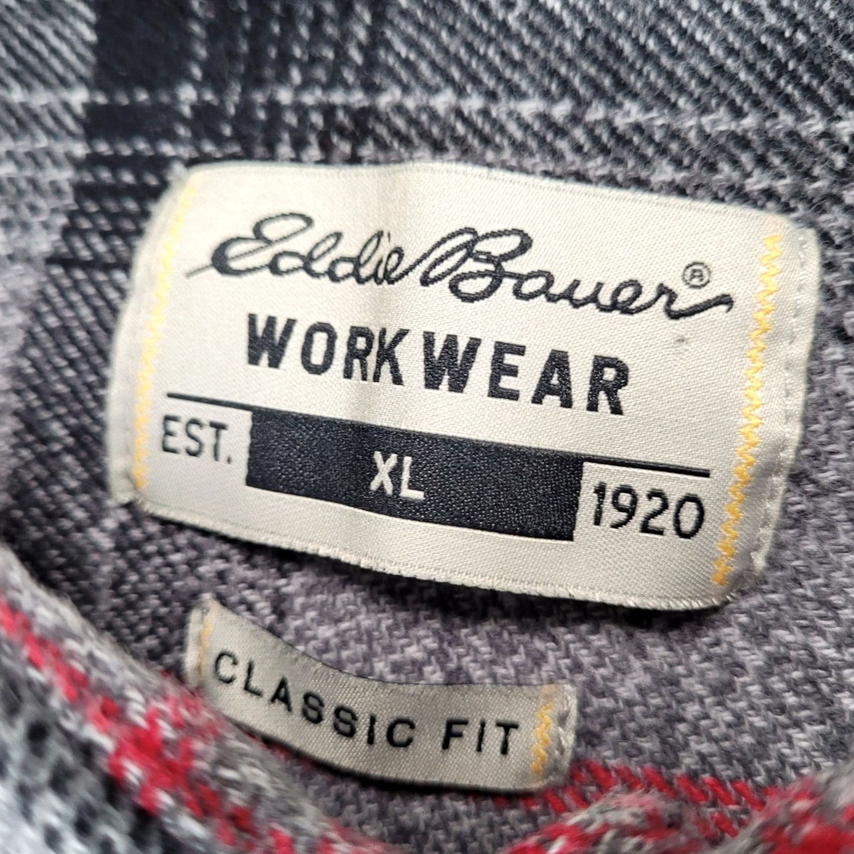 Eddie Bauer Eddie Bauer Mens XL Classic Fit Flannel Shirt Gray Red Plaid Button Up Workwear Size US XL / EU 56 / 4 - 3 Thumbnail