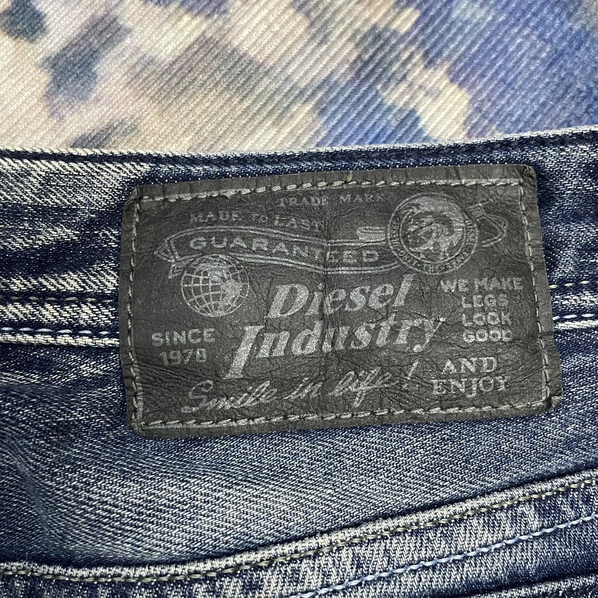 Diesel Diesel Industry Distressed Faded Straight Jeans Size US 31 - 22 Thumbnail