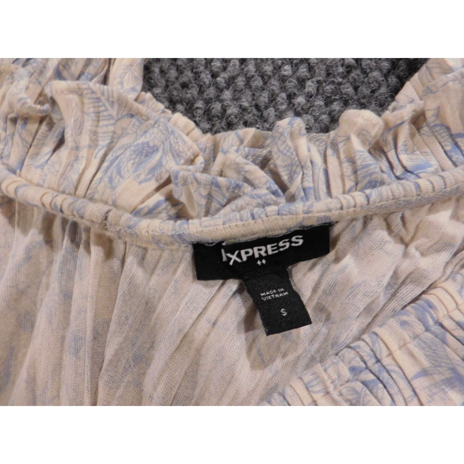 Express Express Blouse Women Small Blue Floral Pullover Casual Shirt Regular S Long Sleeve Collared Polyester Down Pattern: Floral Designer Style Size S / US 4 / IT 40 - 6 Thumbnail