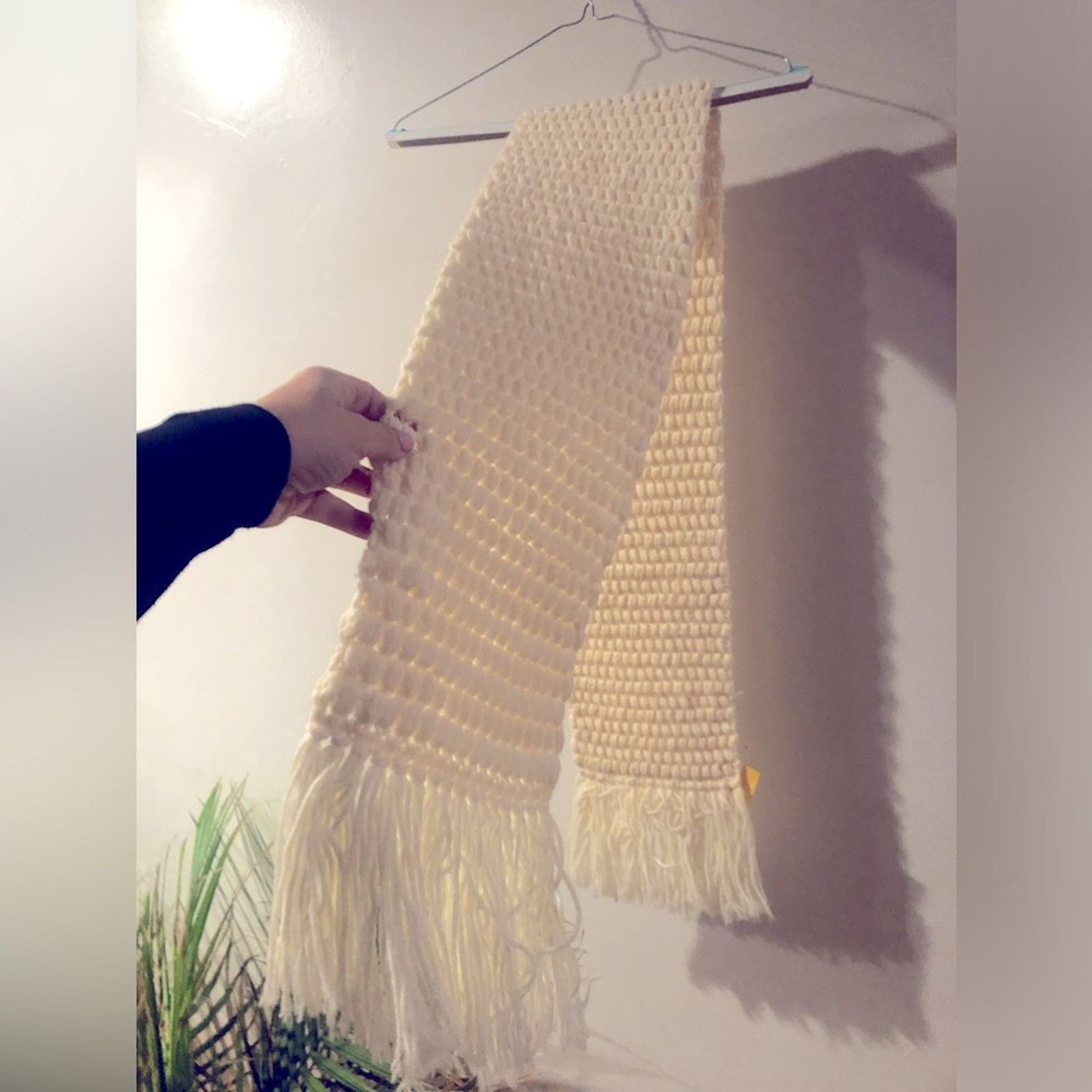 NBDN Nobrandedon Thick Hand knitted cream scarf Size ONE SIZE - 1 Thumbnail
