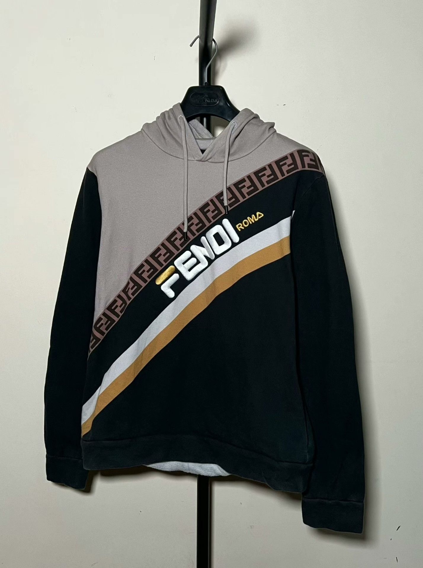 Fendi Fendi Black Logo Hooded Sweatshirt Medium Size Size US M / EU 48-50 / 2 - 1 Thumbnail