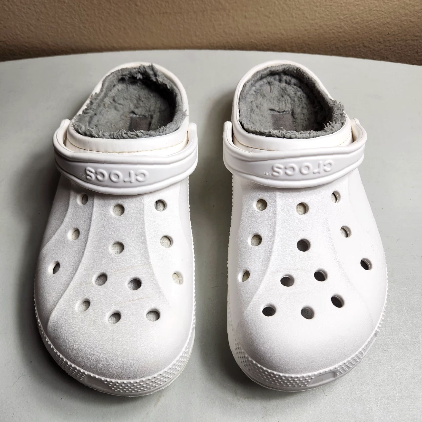 Crocs Crocs Fleece Lined |Mens 10/Womens 12| White/Gray Strap Back Clogs Size L / US 10 / IT 46 - 3 Thumbnail