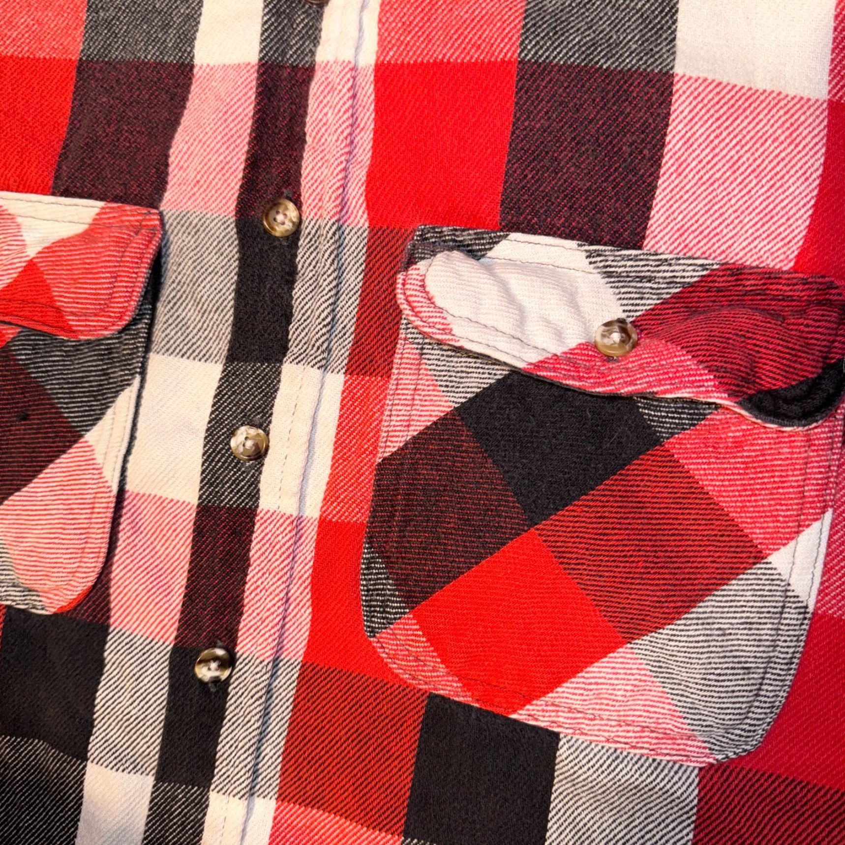 Vintage VINTAGE DEER CREEK Shirt Button-Up Plaid Red & Black Long Sleeve XL Mens Classic Outdoor Logo Size US XL / EU 56 / 4 - 3 Thumbnail