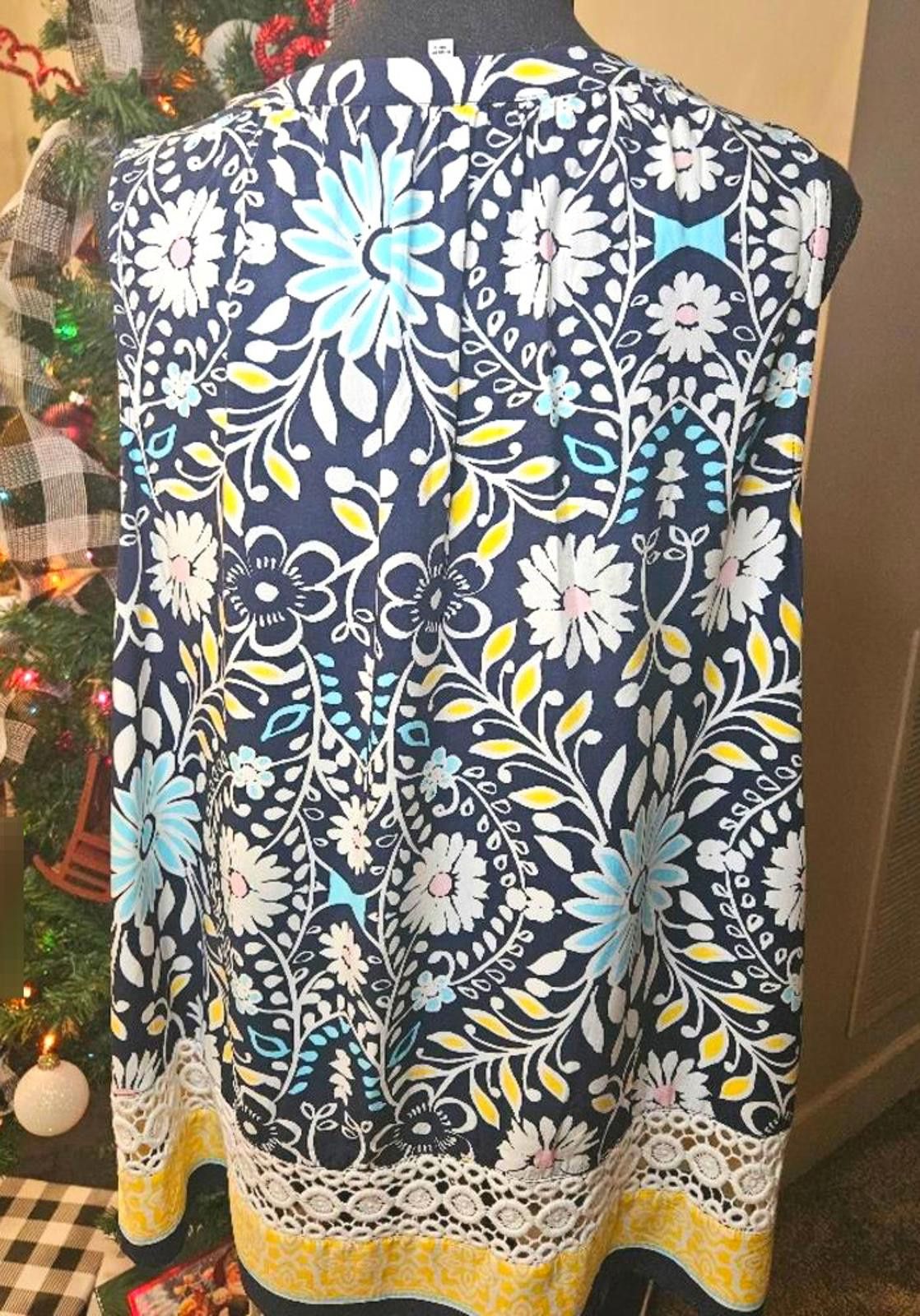 Designer Crown & Ivy Curvy Floral Tunic Top #558 Size XL / US 12-14 / IT 48-50 - 3 Thumbnail