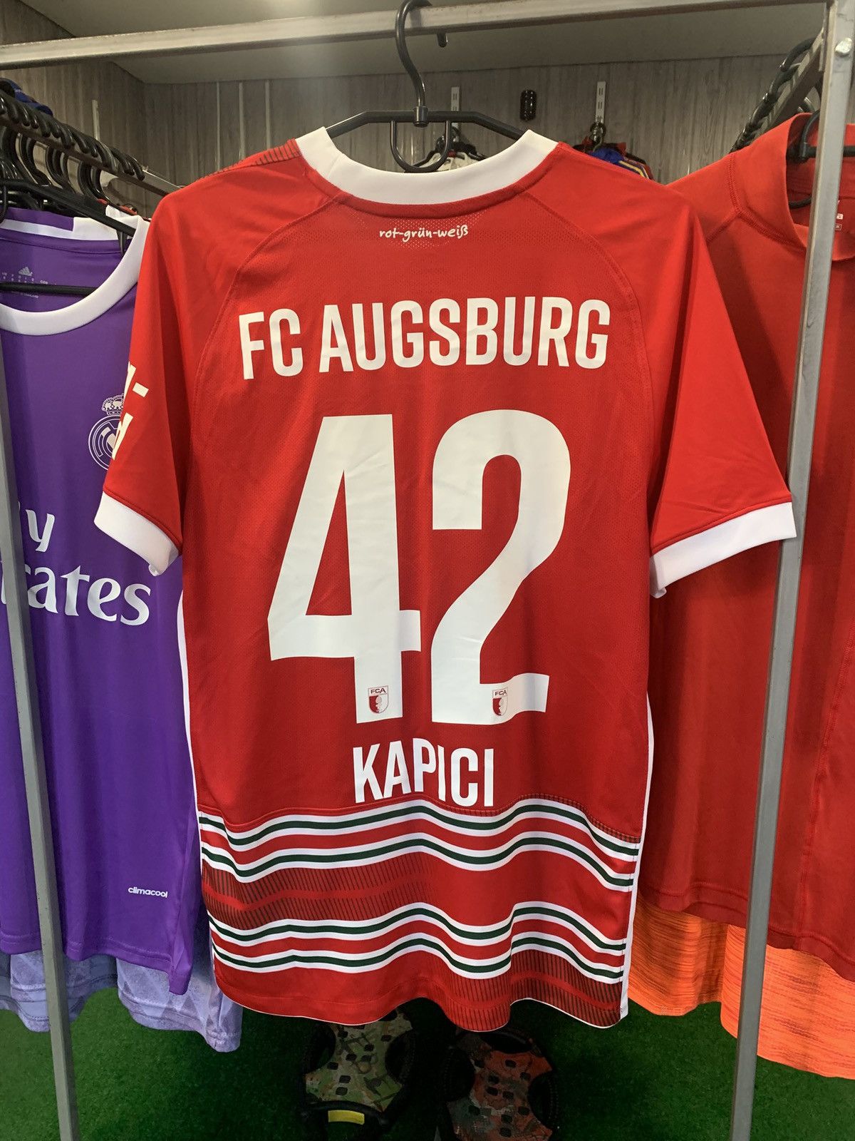 Nike AUGSBURG 2022/2023 SOCCER JERSEY NIKE MEN Kapici 42 Size US M / EU 48-50 / 2 - 2 Thumbnail