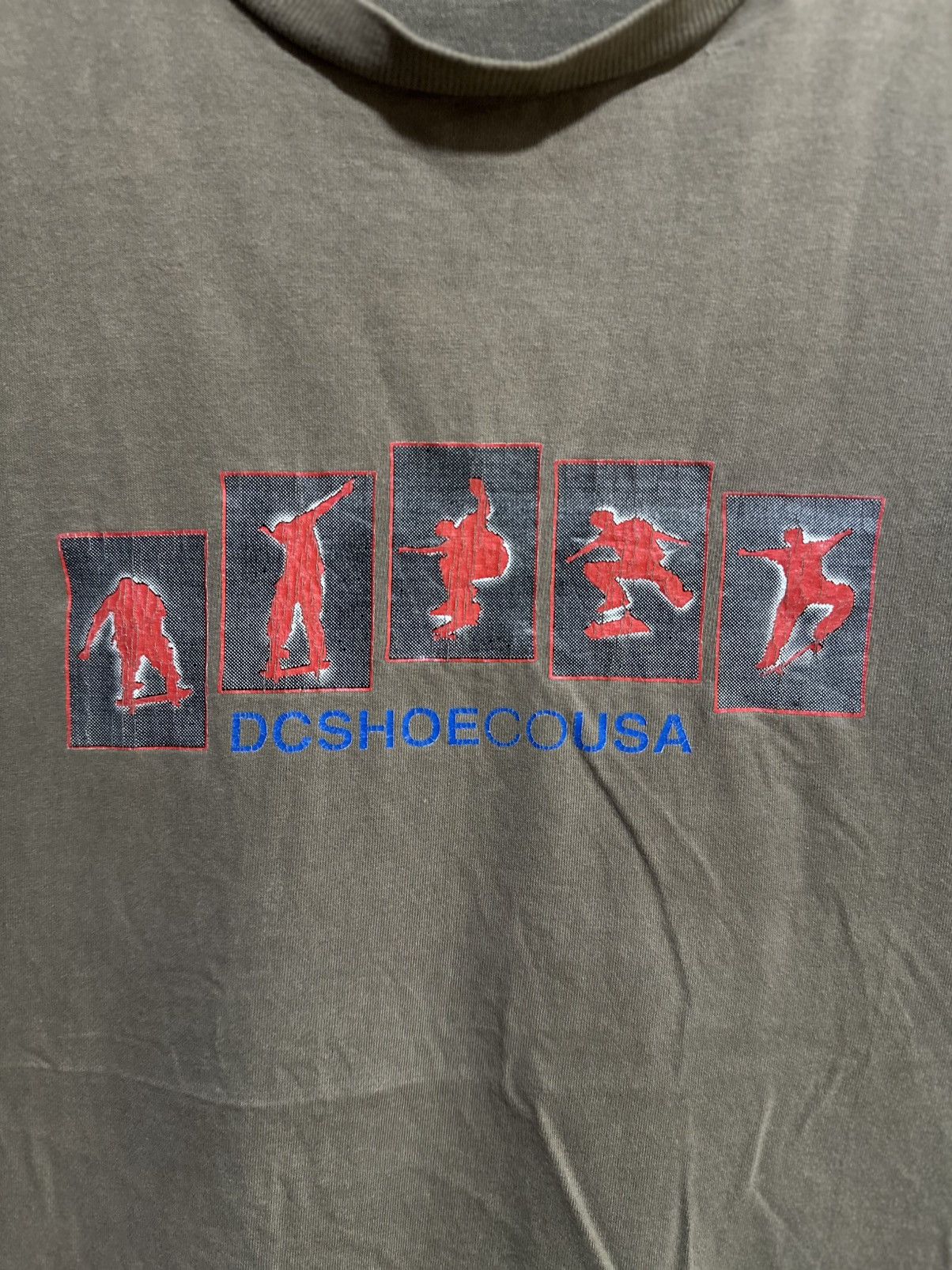 Vintage Thrashed Vintage Dc Shoes Skateboard faded Tee Size US L / EU 52-54 / 3 - 2 Thumbnail