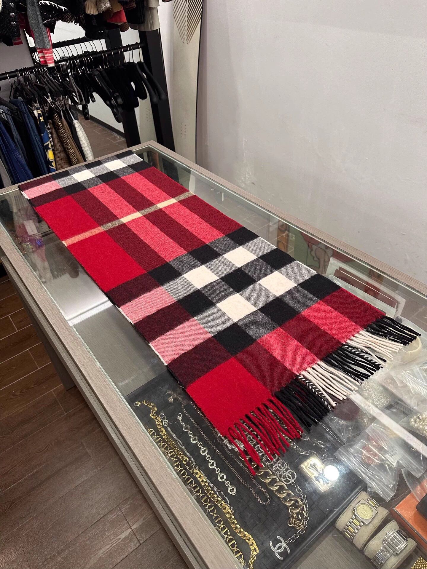 Burberry Burberry red check cashmere fringe scarf Size ONE SIZE - 1 Thumbnail