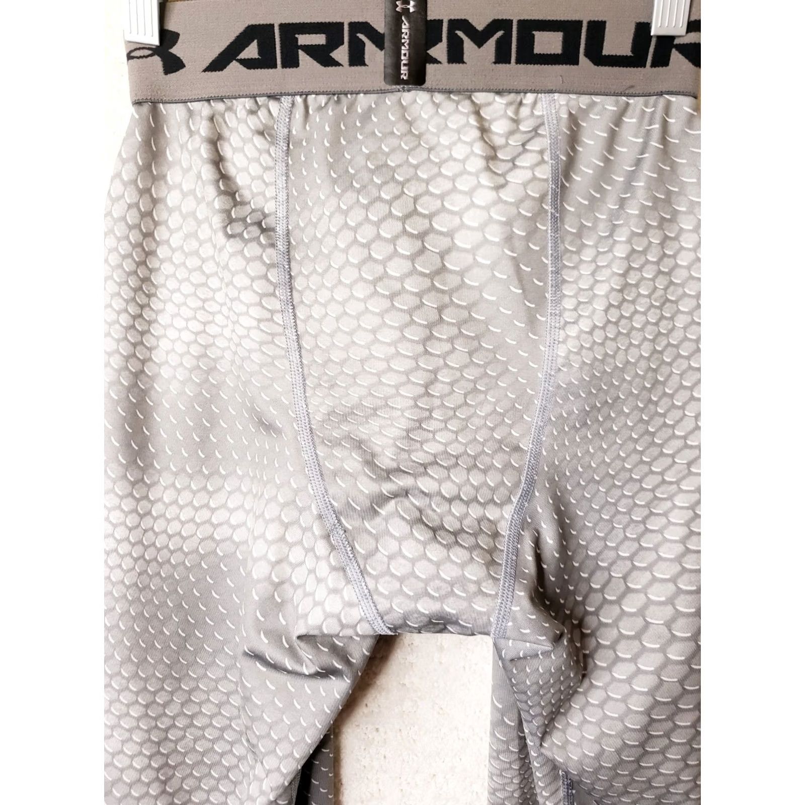 Under Armour Under Armour Heat Gear Compression Leggings Women's S Gray Reptile Pattern Size 28" / US 6 / IT 42 - 7 Thumbnail