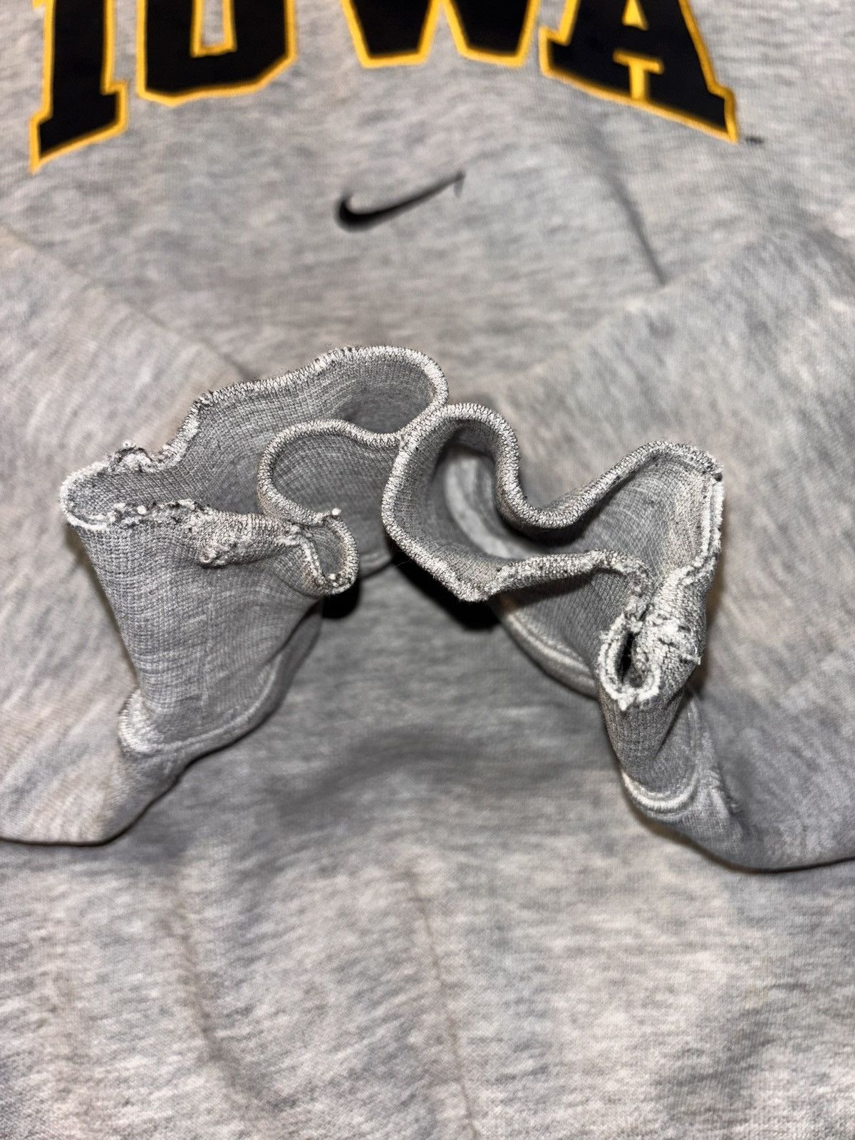 Nike Vtg Iowa Hawkeyes Nike Embroidered Center Check Y2K Hoodie Size US M / EU 48-50 / 2 - 4 Thumbnail