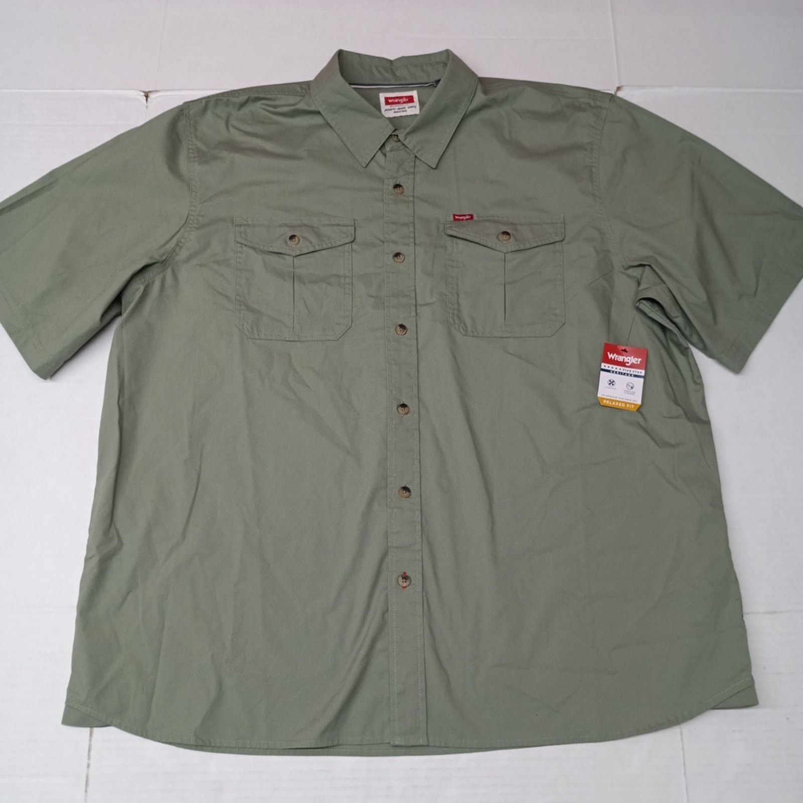 Wrangler Wrangler Men's Relaxed Fit Woven Button Shirt Size 2XL Green Size US XXL / EU 58 / 5 - 1 Thumbnail