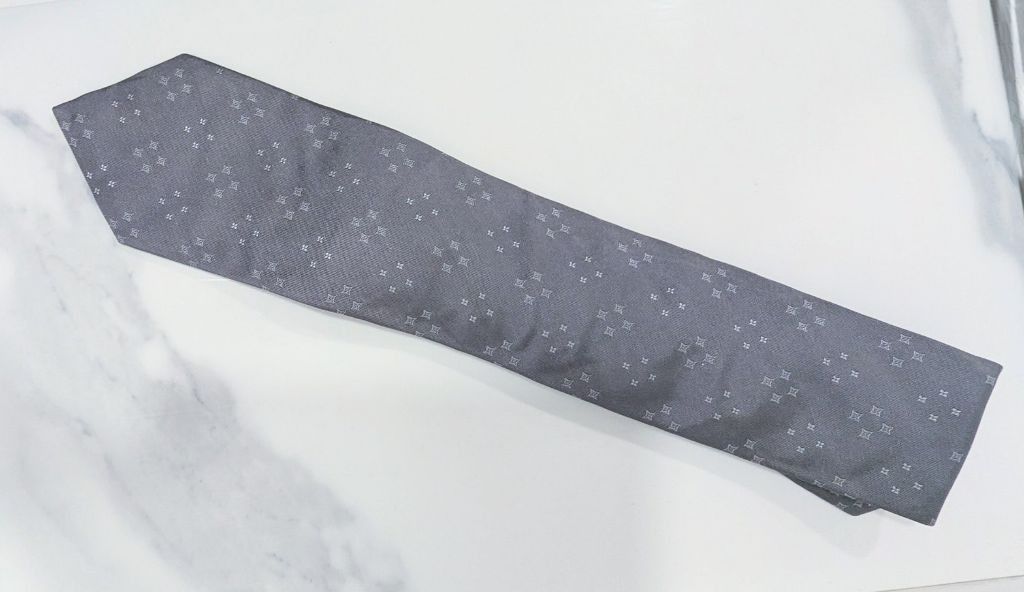 Louis Vuitton Louis Vuitton Silk Tie Gray/Silver Patterned Size ONE SIZE - 2 Thumbnail