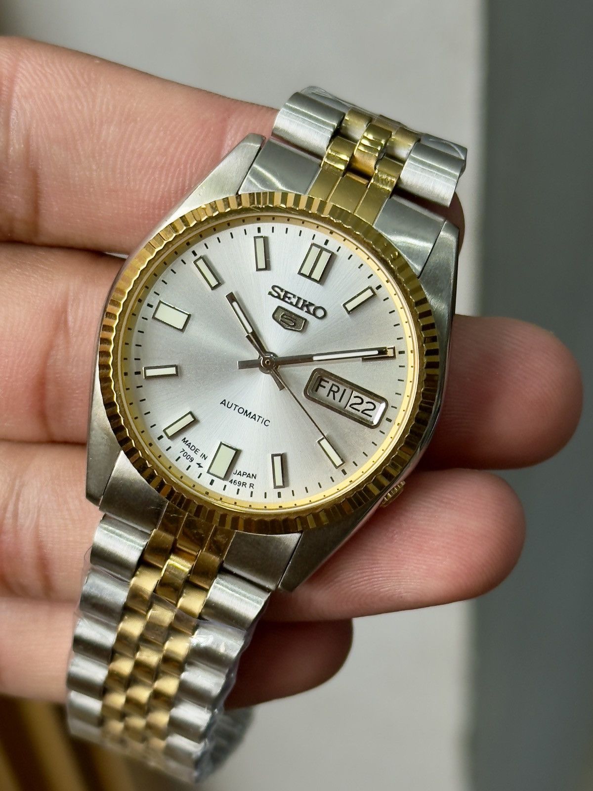 Vintage Seiko SNXJ NOS Automatic 7009 white Dial Men’s Wrist Watch Size 36 - 7 Thumbnail