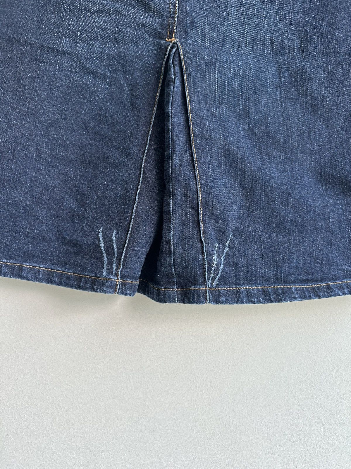 Dolce & Gabbana VTG Dolce & Gabbana Denim Pockets Mini Skirt Blue Size IT 44 Size 30" / US 8 / IT 44 - 7 Thumbnail