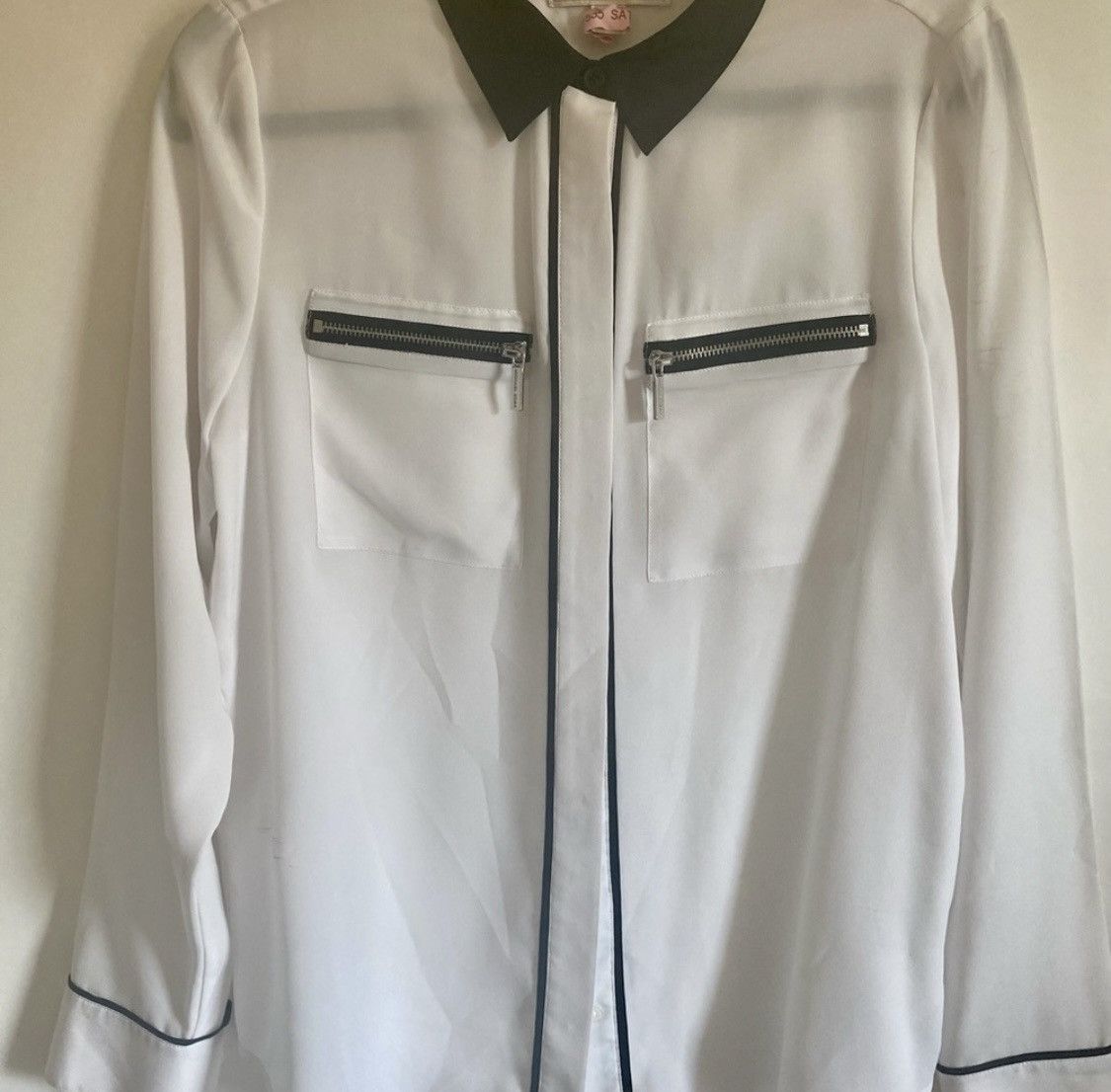 Michael Kors MICHAEL KORS WHITE BLACK BUTTON UP BLOUSE ZIPPER POCKETS Size M / US 6-8 / IT 42-44 - 9 Thumbnail
