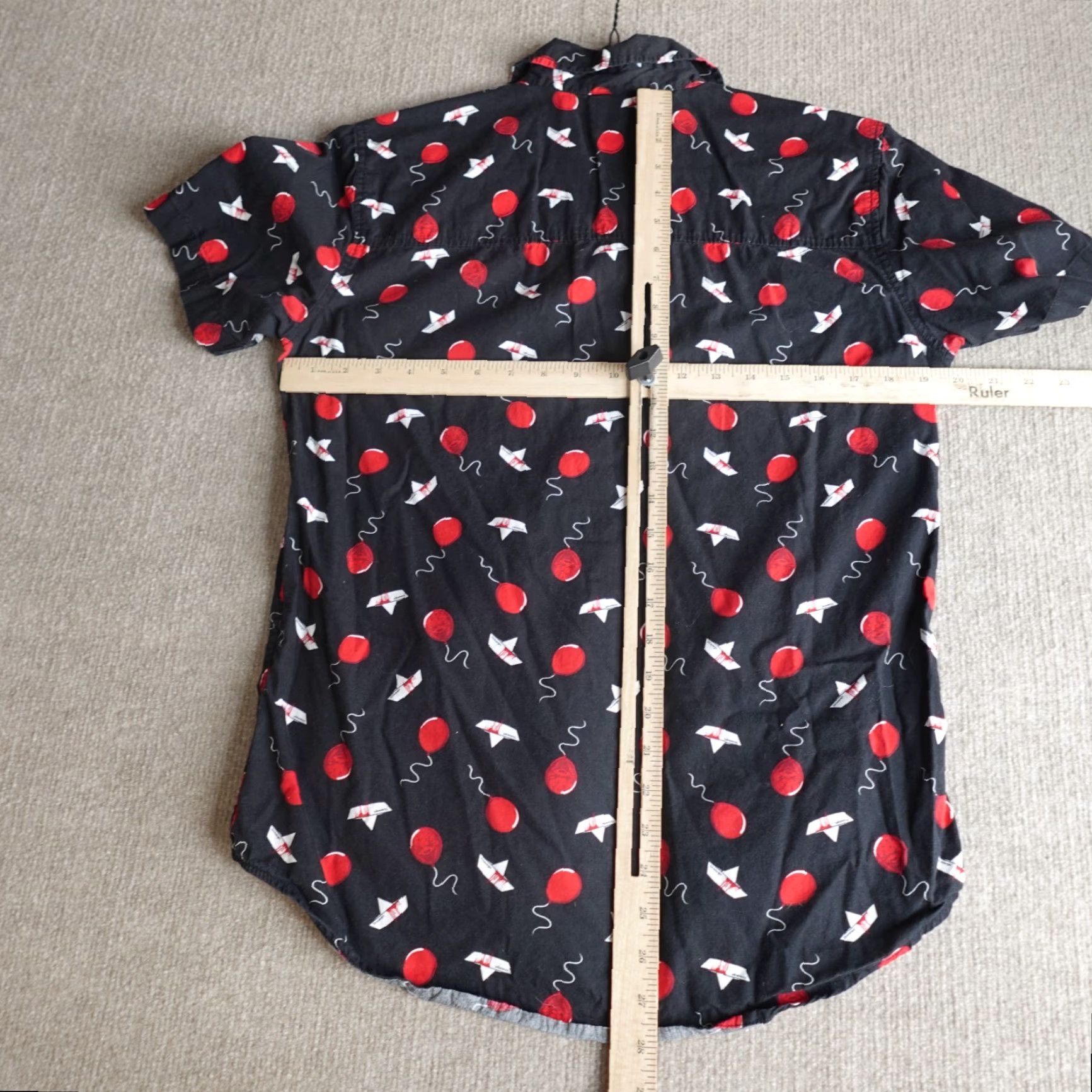 Vintage IT Shirt Black Small Short Sleeve Button-Up Collared Cotton Graphic Print Sailboat Balloon Pennywise Size US S / EU 44-46 / 1 - 4 Thumbnail