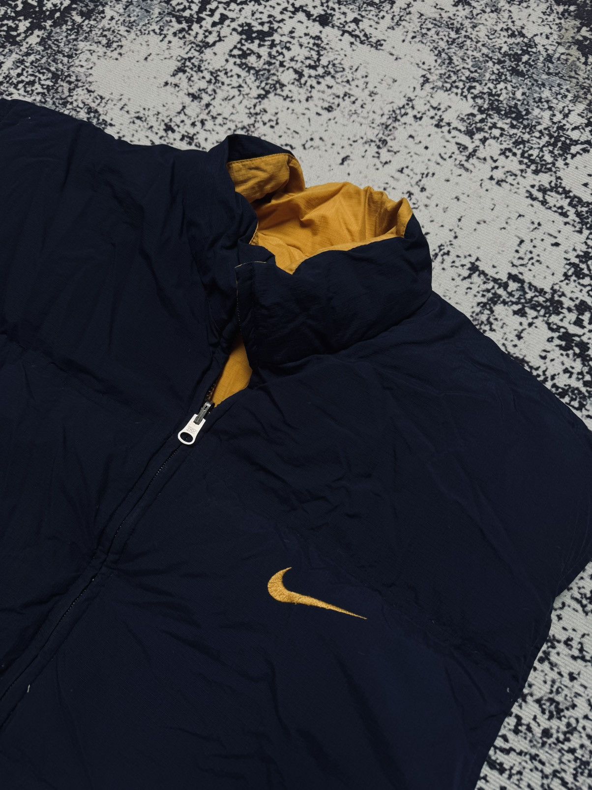 Nike Vintage 90's Nike Drill Black Puffer Vest Big reverse Logo Size US XL / EU 56 / 4 - 4 Thumbnail