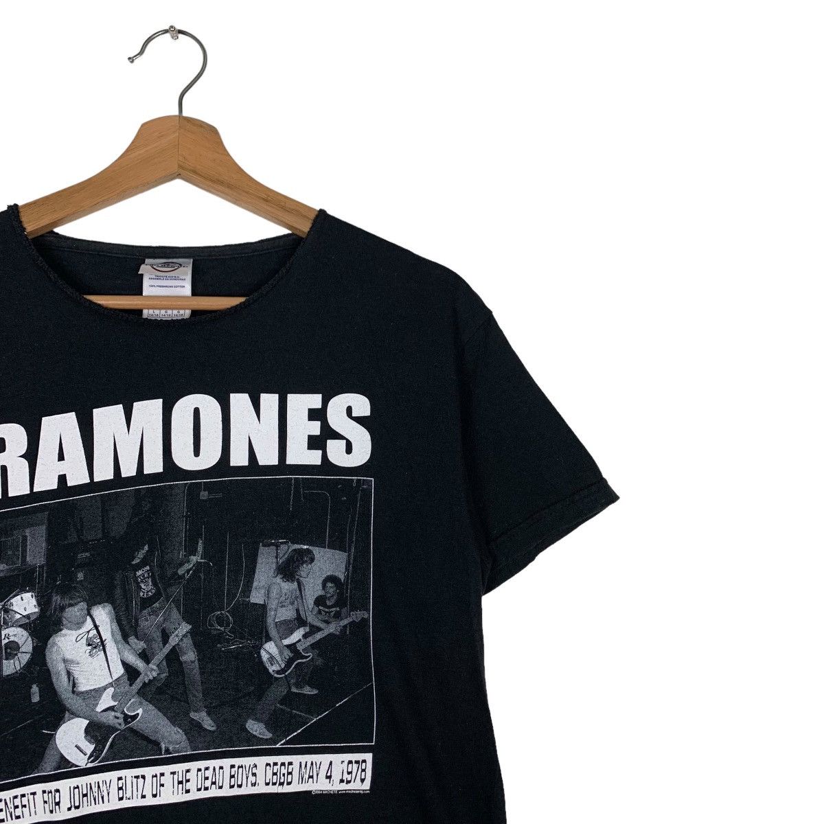 Band Tees Y2K The Ramones Johnny Blitz the dead boys Tee #0339-C16 Size US L / EU 52-54 / 3 - 6 Thumbnail