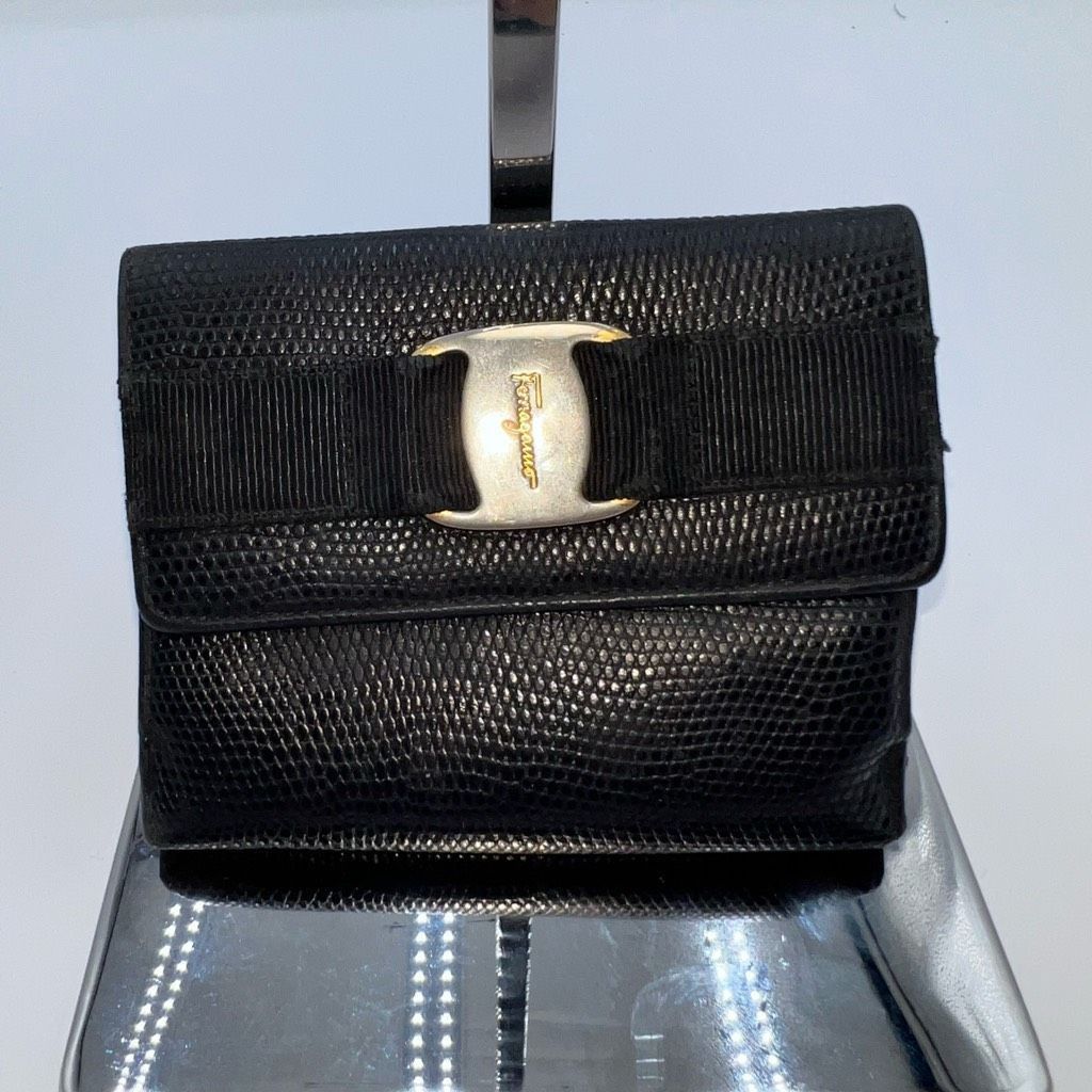 image of Salvatore Ferragamo Vara Bifold Leather Wallet in Black, Women's