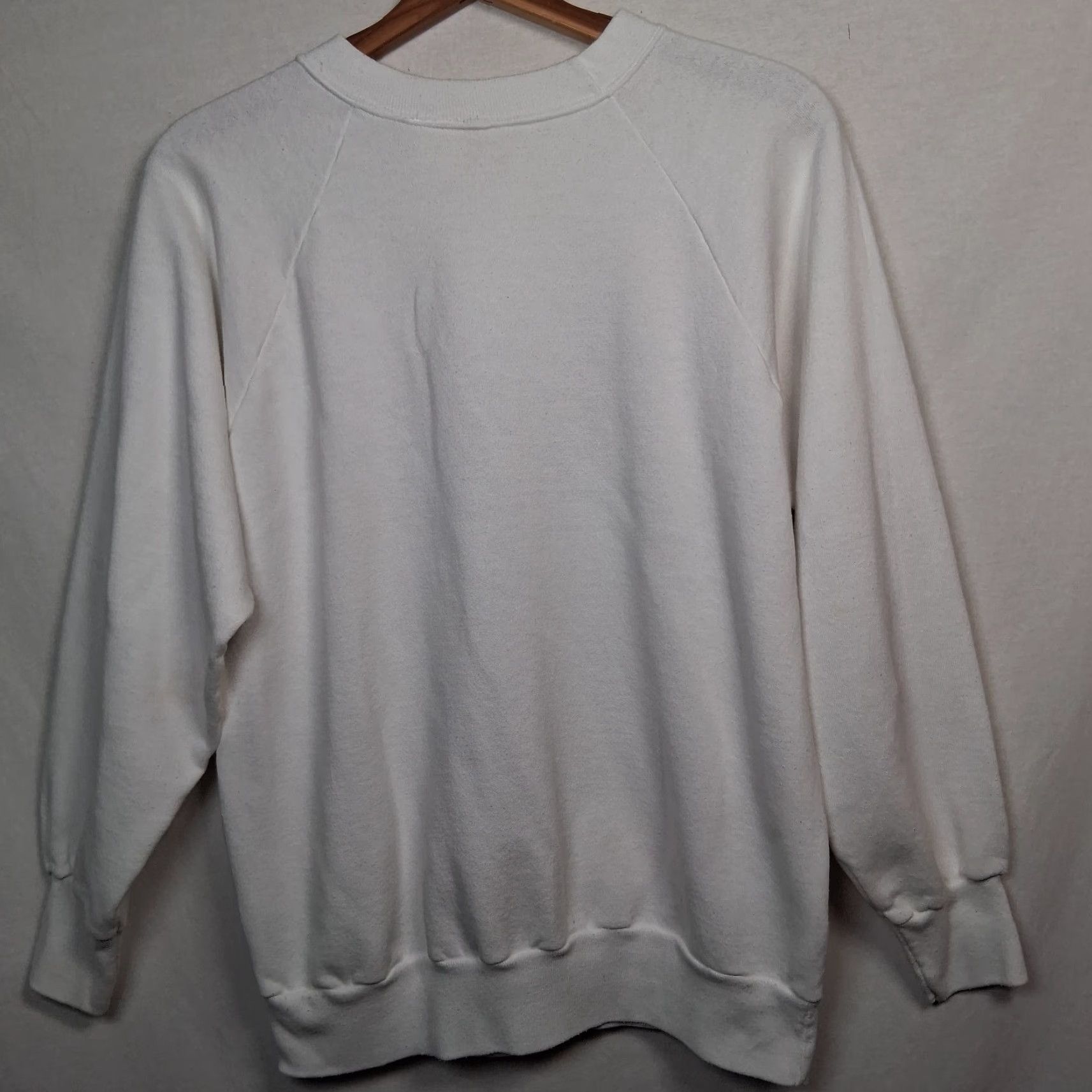 Vintage VINTAGE 20/20 SPORT Christmas Sweatshirt Pullover Crew Neck Long Sleeve Men Large White Reindeer Ice Skate Happy Holidays Winter Graphic Puffy Size US L / EU 52-54 / 3 - 3 Thumbnail