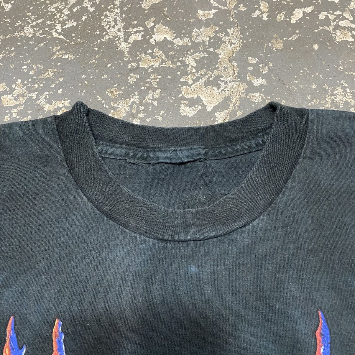 Liquid Blue × Universal Studios × Vintage Vintage Dragon Flame Dueling Dragons Universal Studios Tshir Size US S / EU 44-46 / 1 - 4 Thumbnail