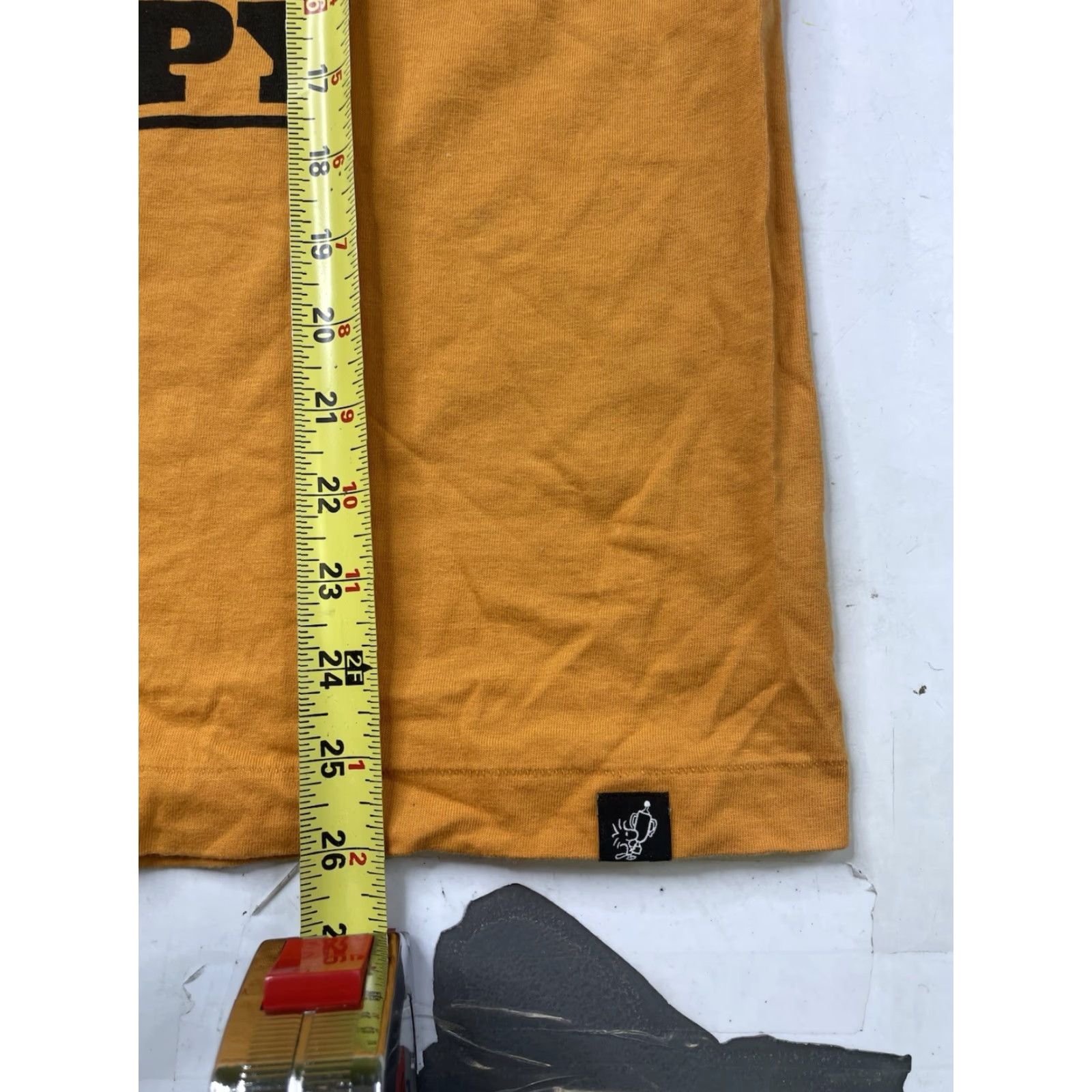 Uniqlo VINTAGE Uniqlo Peanuts Snoopy Graphic T-Shirt Mens S Yellow Size US S / EU 44-46 / 1 - 4 Thumbnail