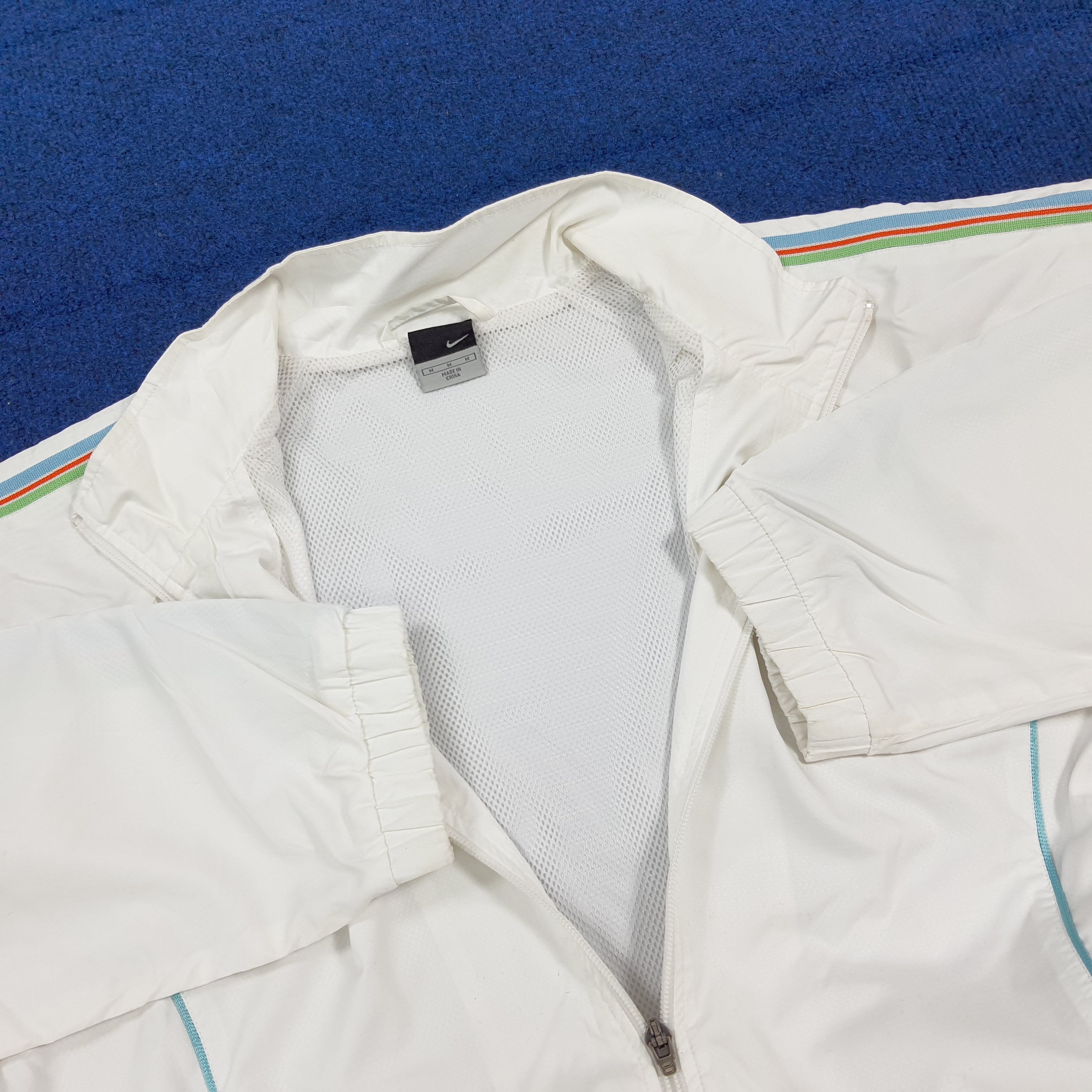Nike Vintage Nike Windbreaker Jacket White Y2K Track Top C306N8 Size US L / EU 52-54 / 3 - 5 Thumbnail