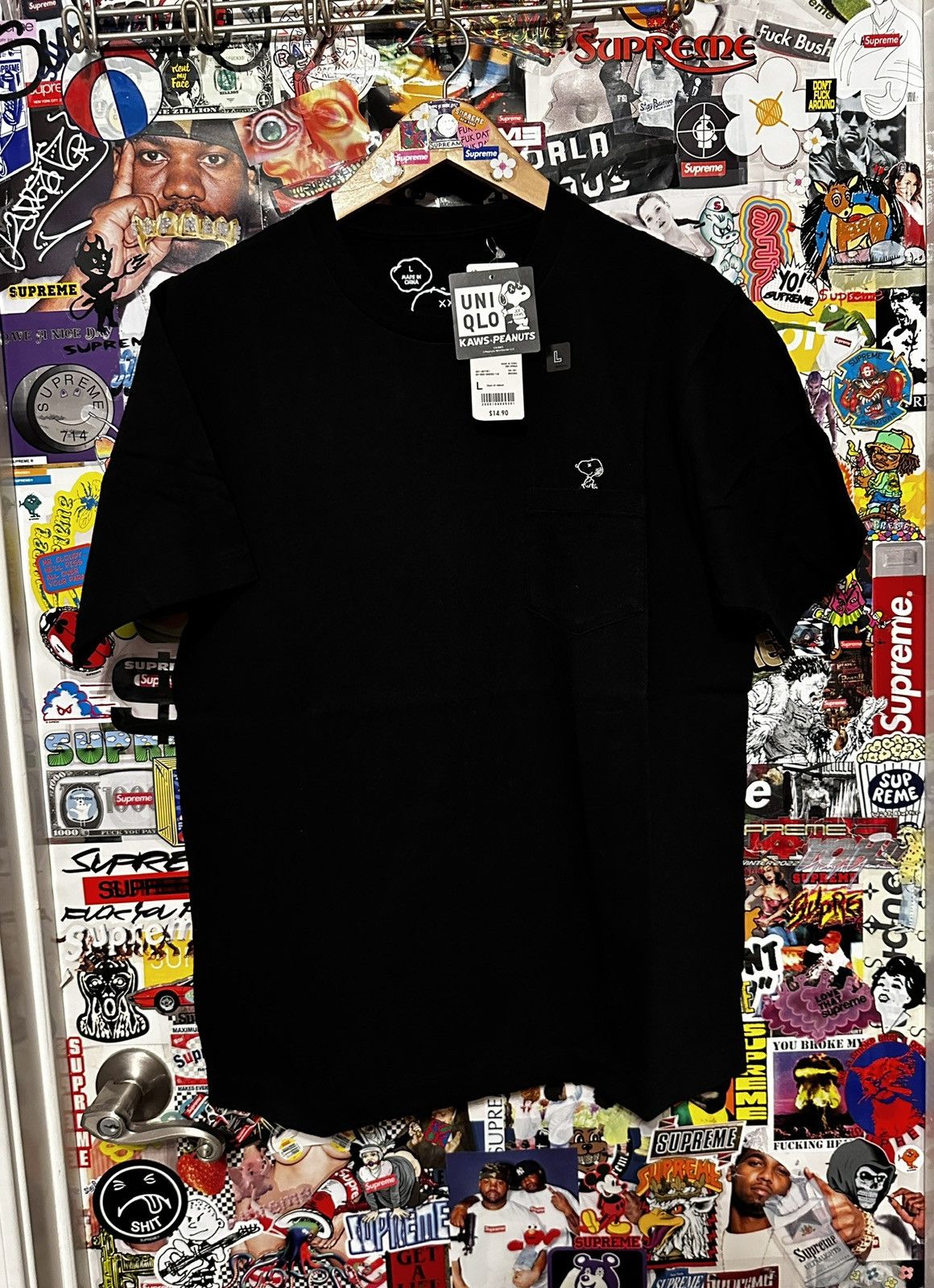 Kaws × Peanuts × Uniqlo DSWT FW17 Uniqlo Kaws Peanuts Snoopy Pocket Tee Black Large Size US L / EU 52-54 / 3 - 1 Thumbnail